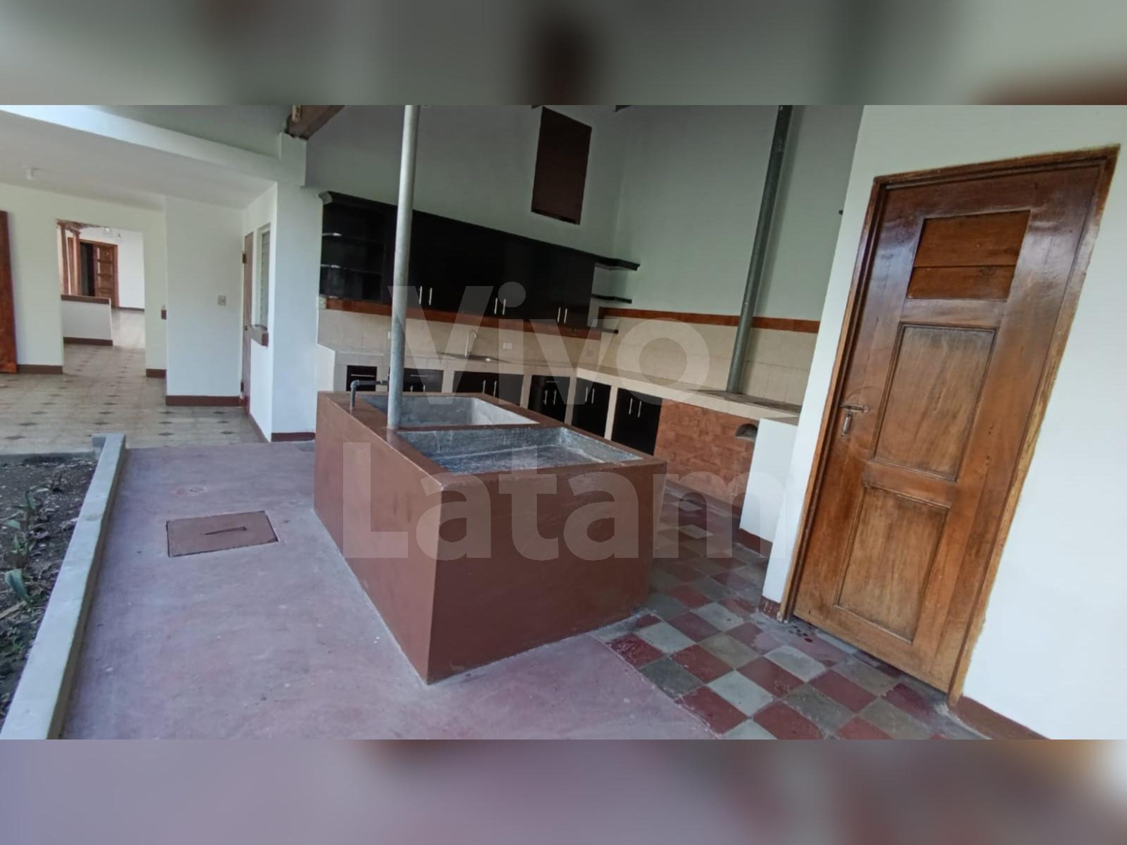 Casa en venta y alquiler en Santa Tecla