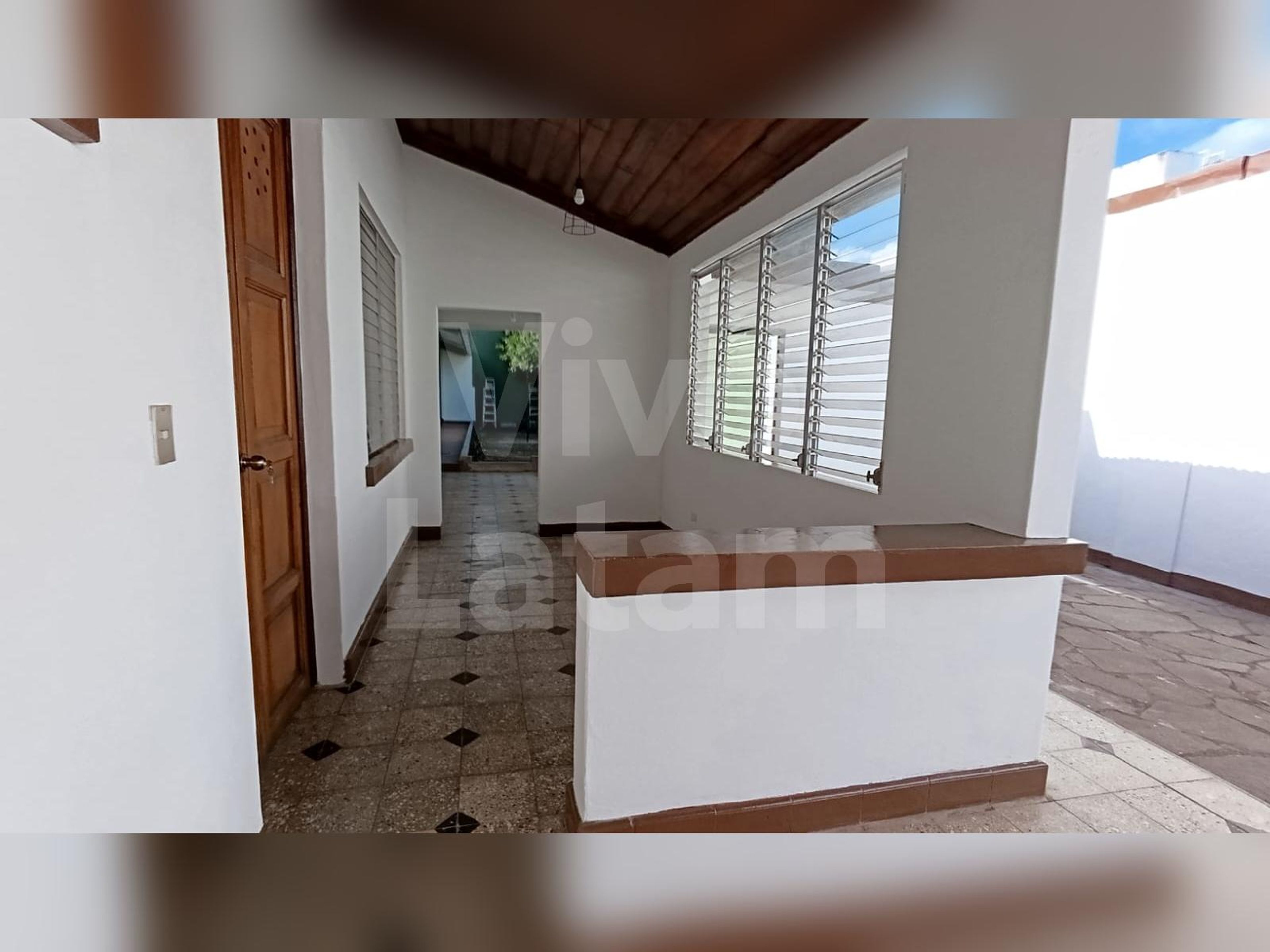 Casa en venta y alquiler en Santa Tecla