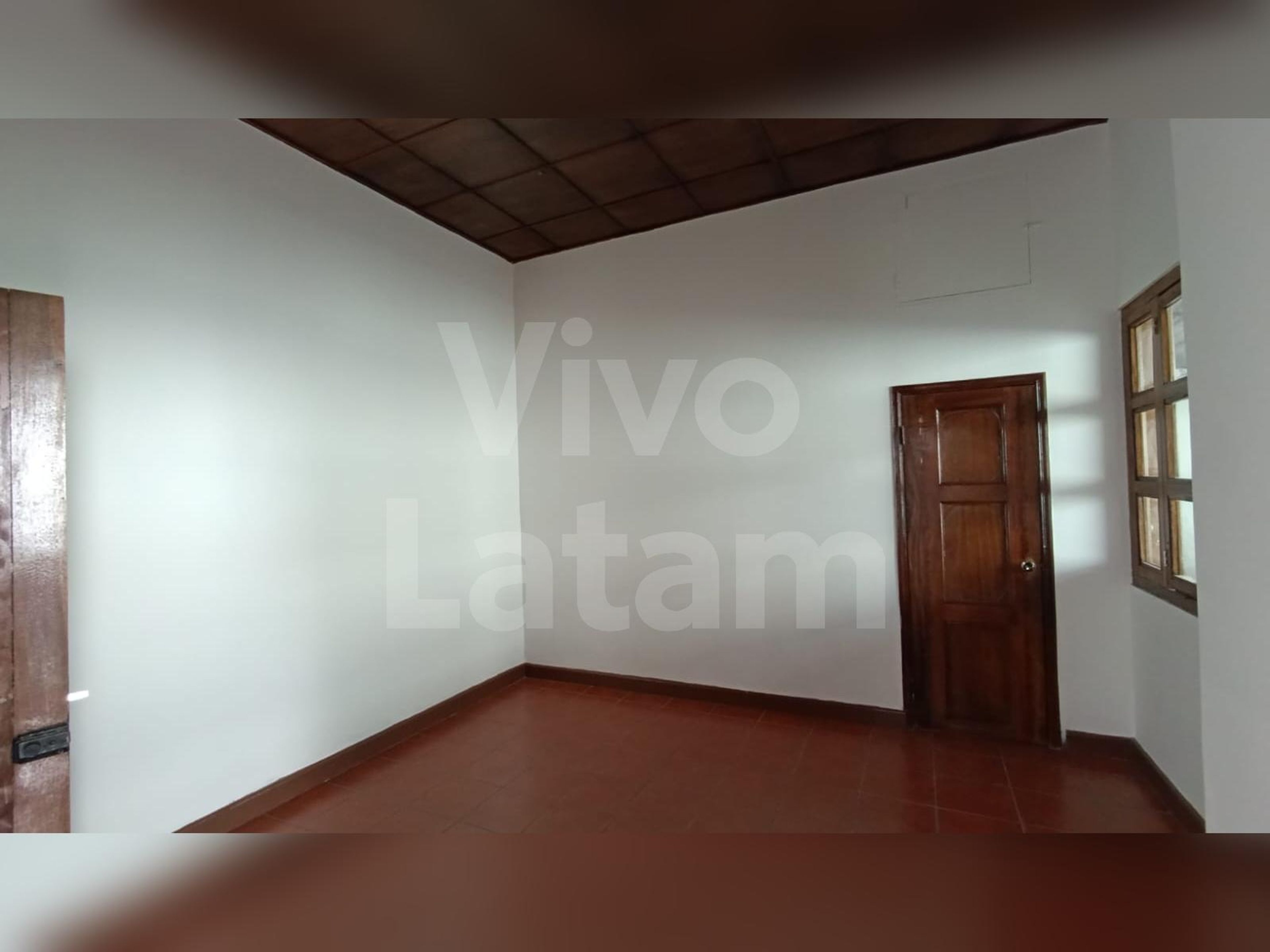 Casa en venta y alquiler en Santa Tecla