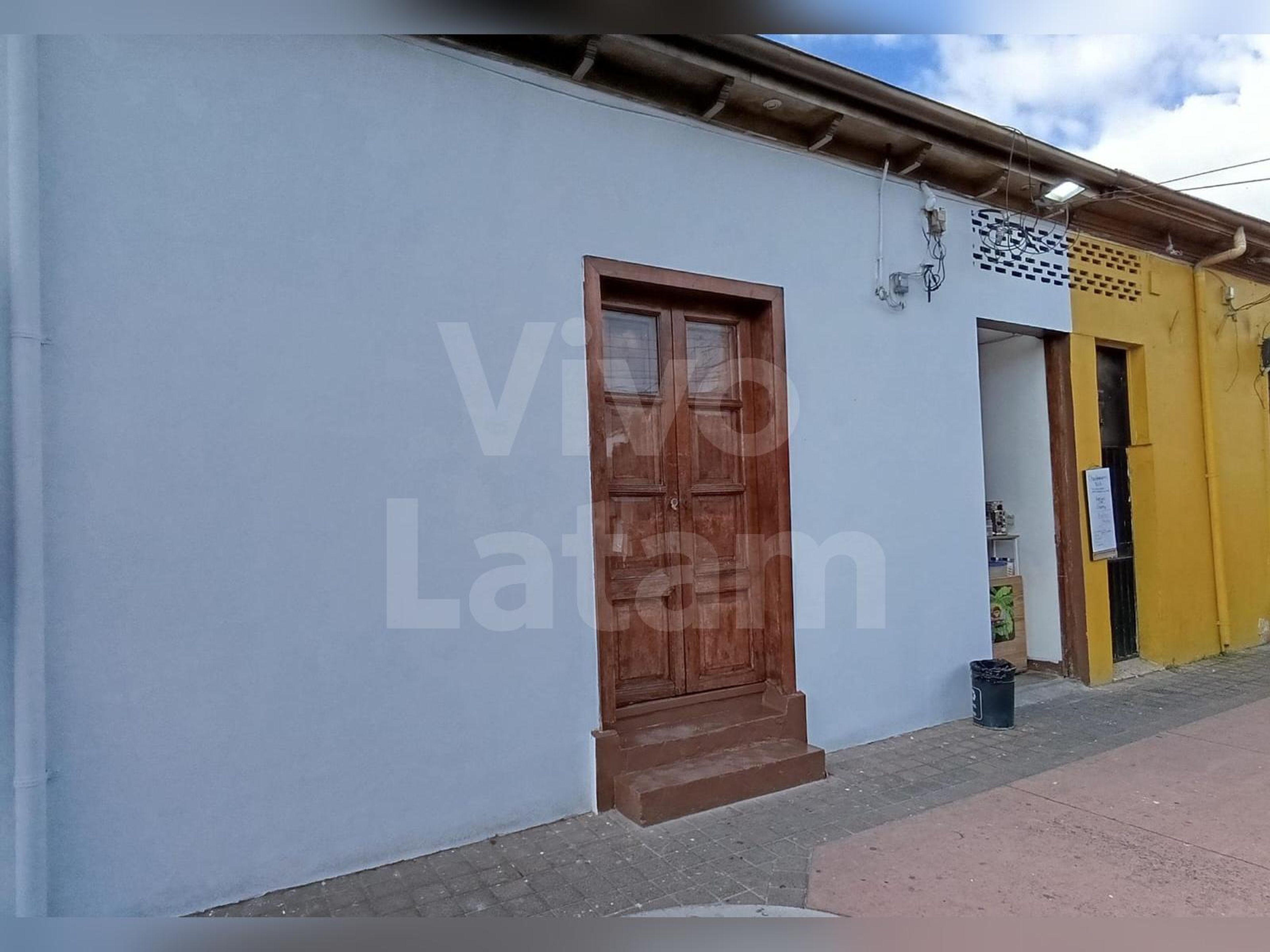 Casa en venta y alquiler en Santa Tecla