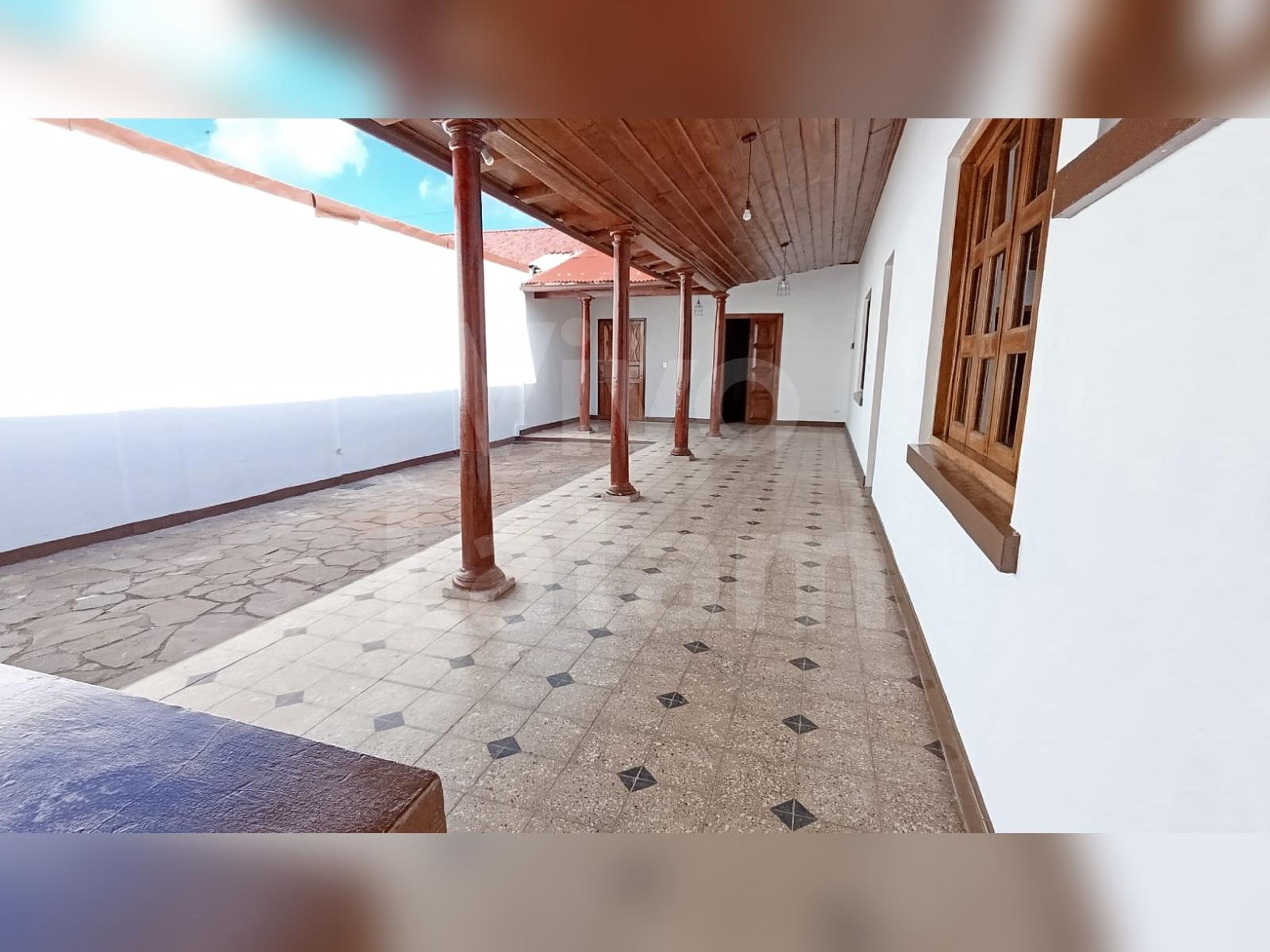 Casa en venta y alquiler en Santa Tecla