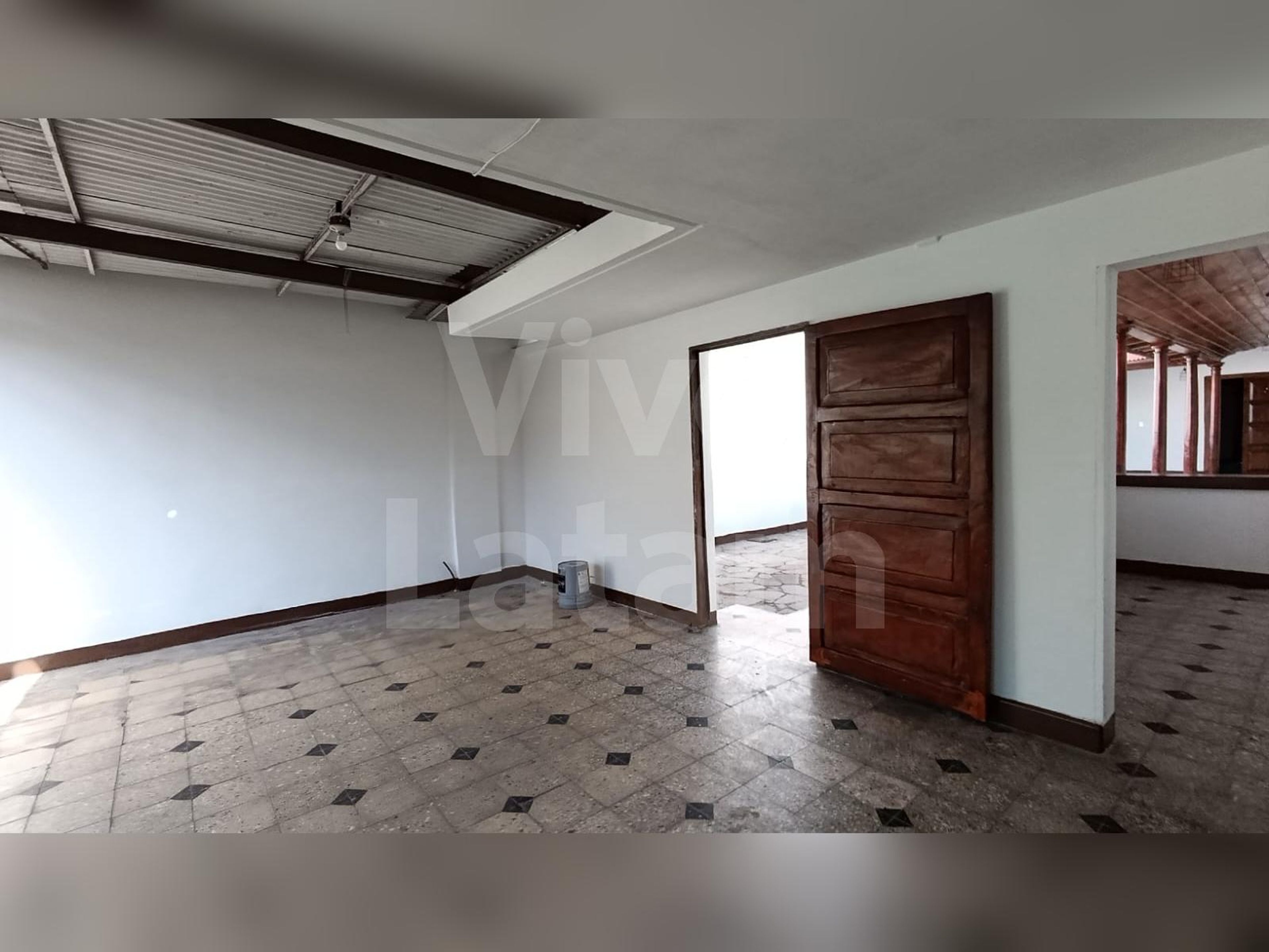 Casa en venta y alquiler en Santa Tecla