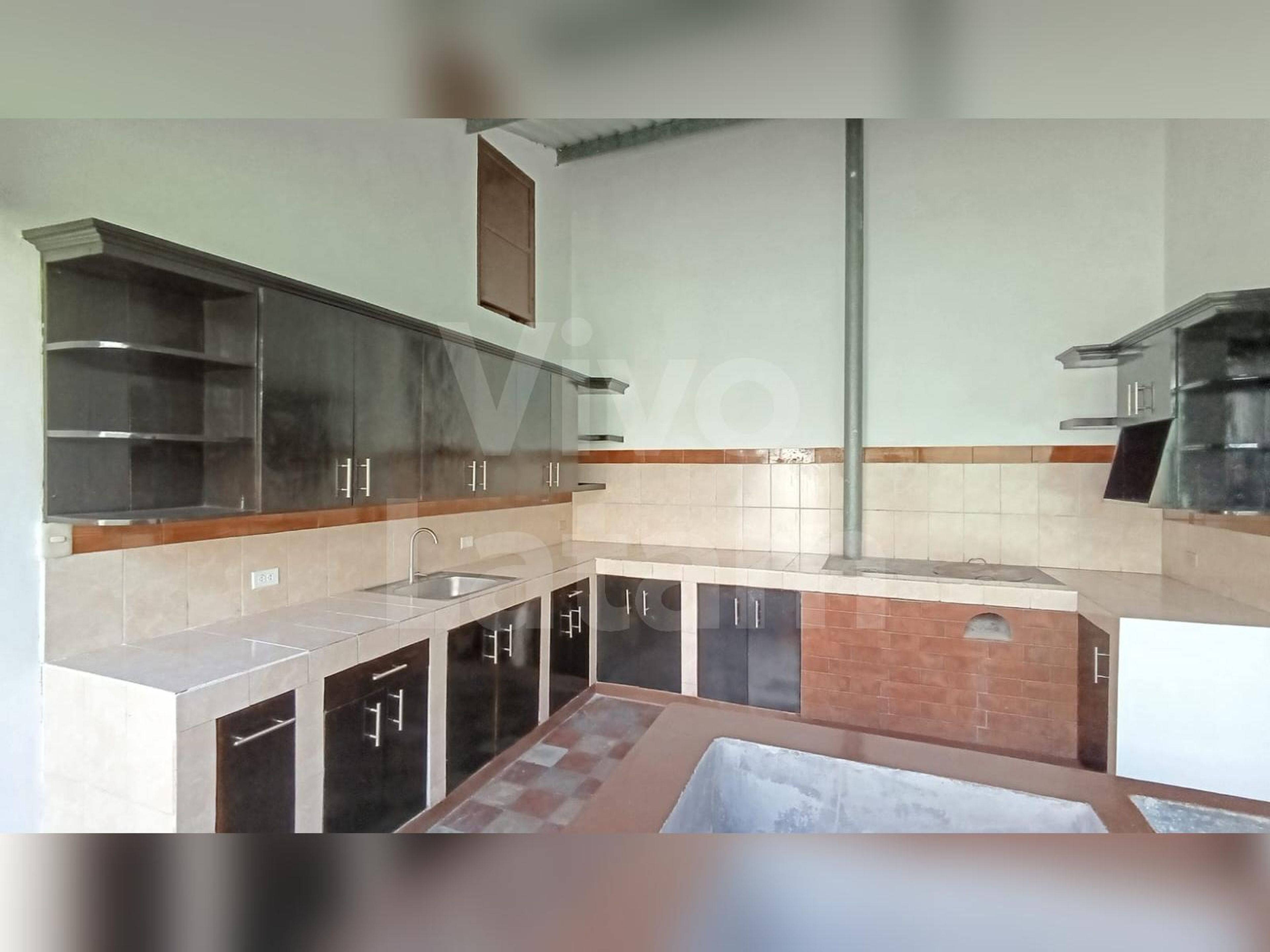 Casa en venta y alquiler en Santa Tecla