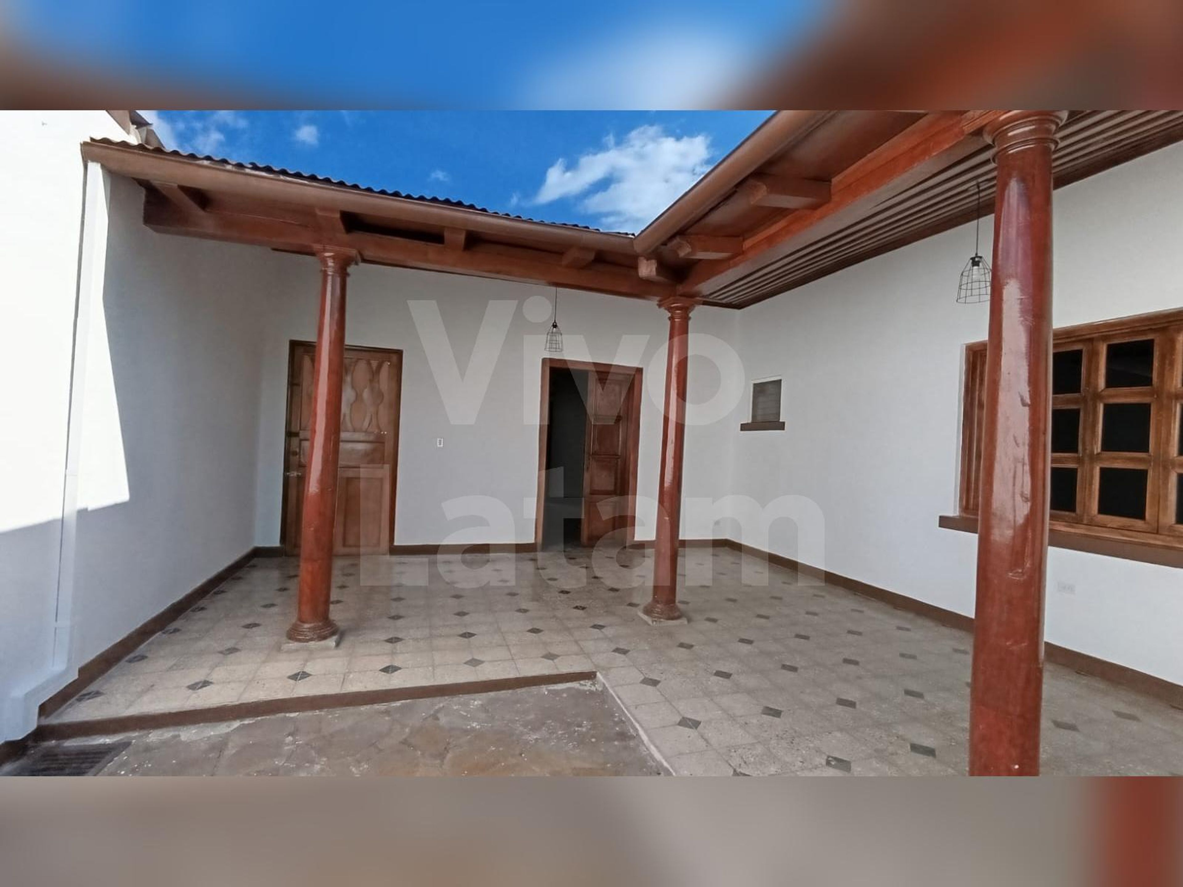 Casa en venta y alquiler en Santa Tecla