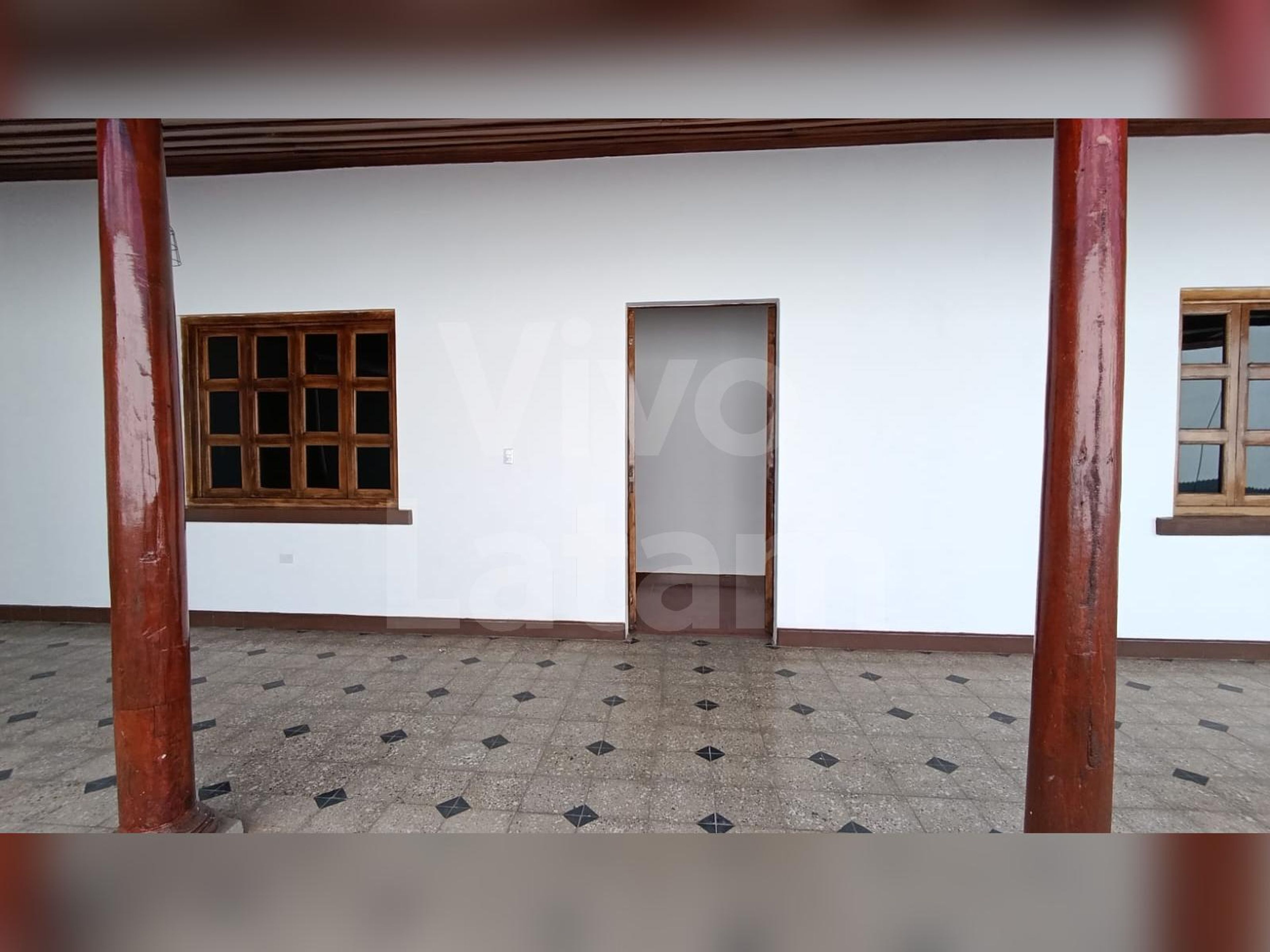 Casa en venta y alquiler en Santa Tecla