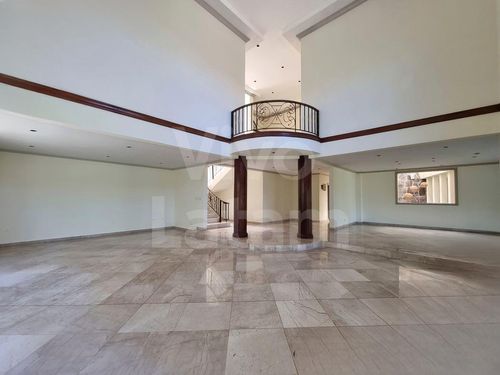 Casa familiar en venta en Residencial Sierra Santa Elena