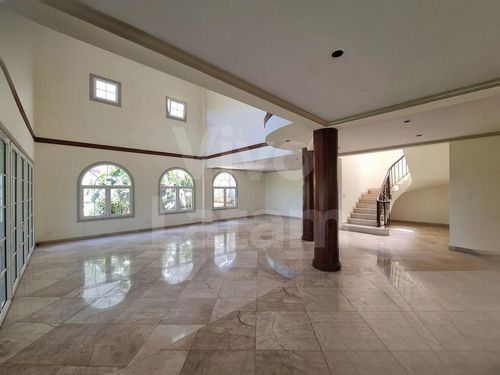 Casa familiar en venta en Residencial Sierra Santa Elena