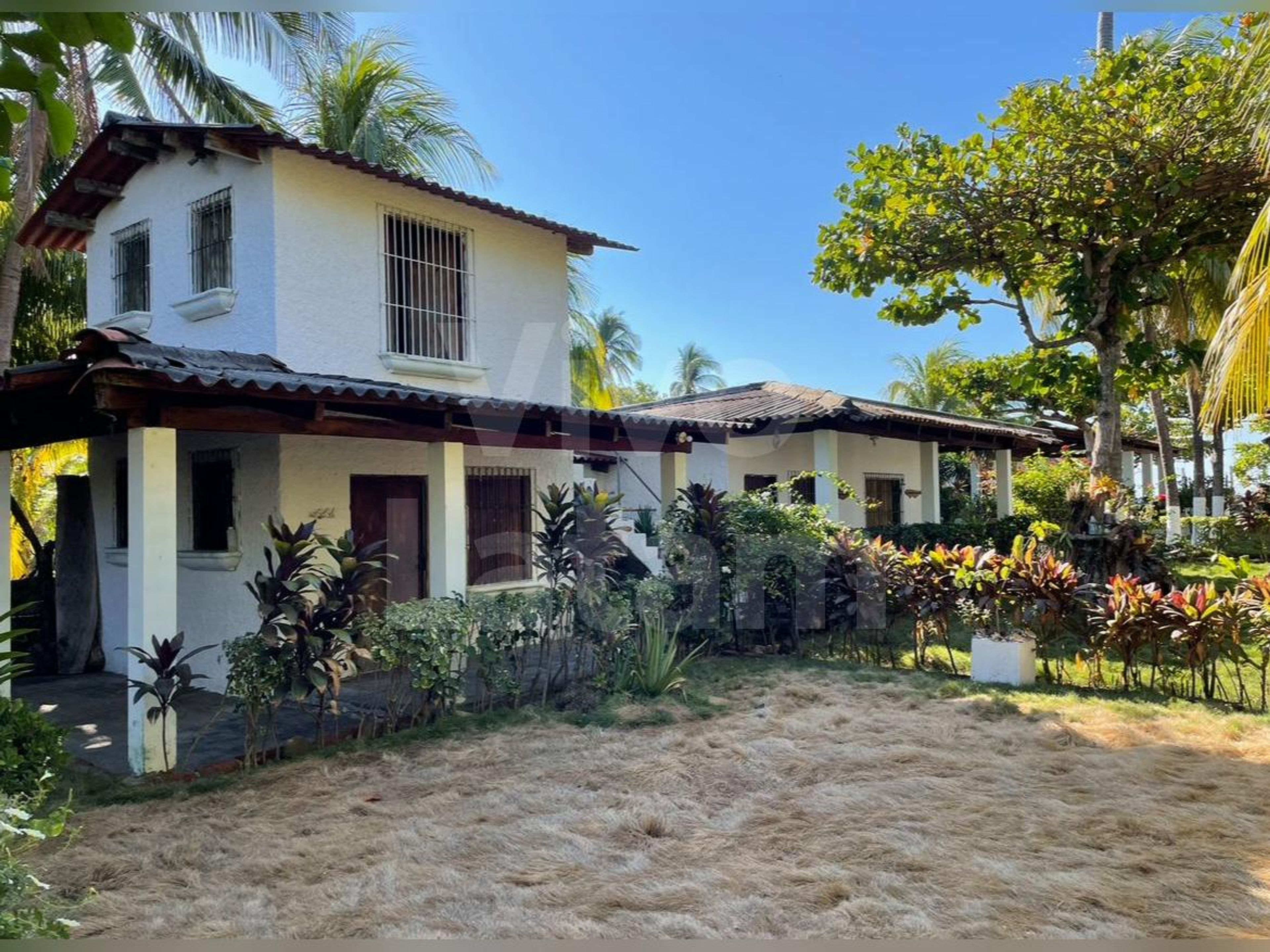 Beach home for sale in Barra Salada Beach