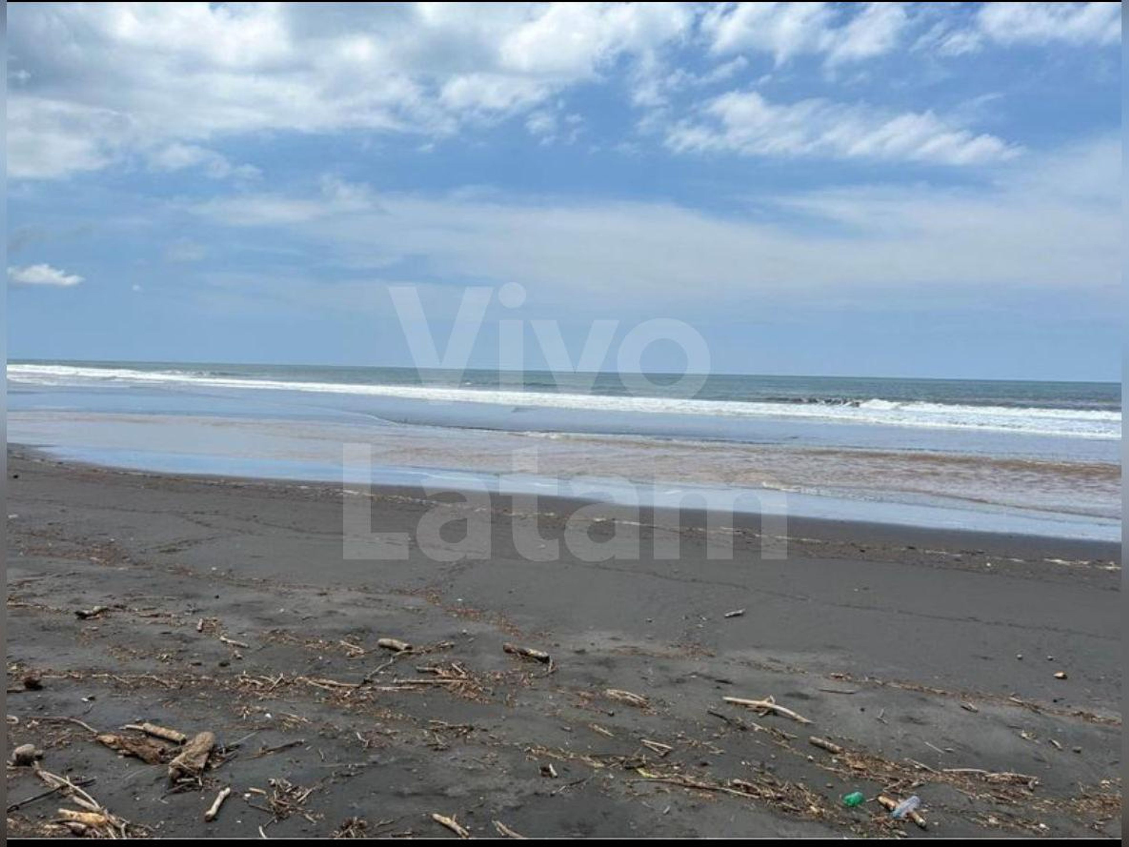 Beach home for sale in Barra Salada Beach