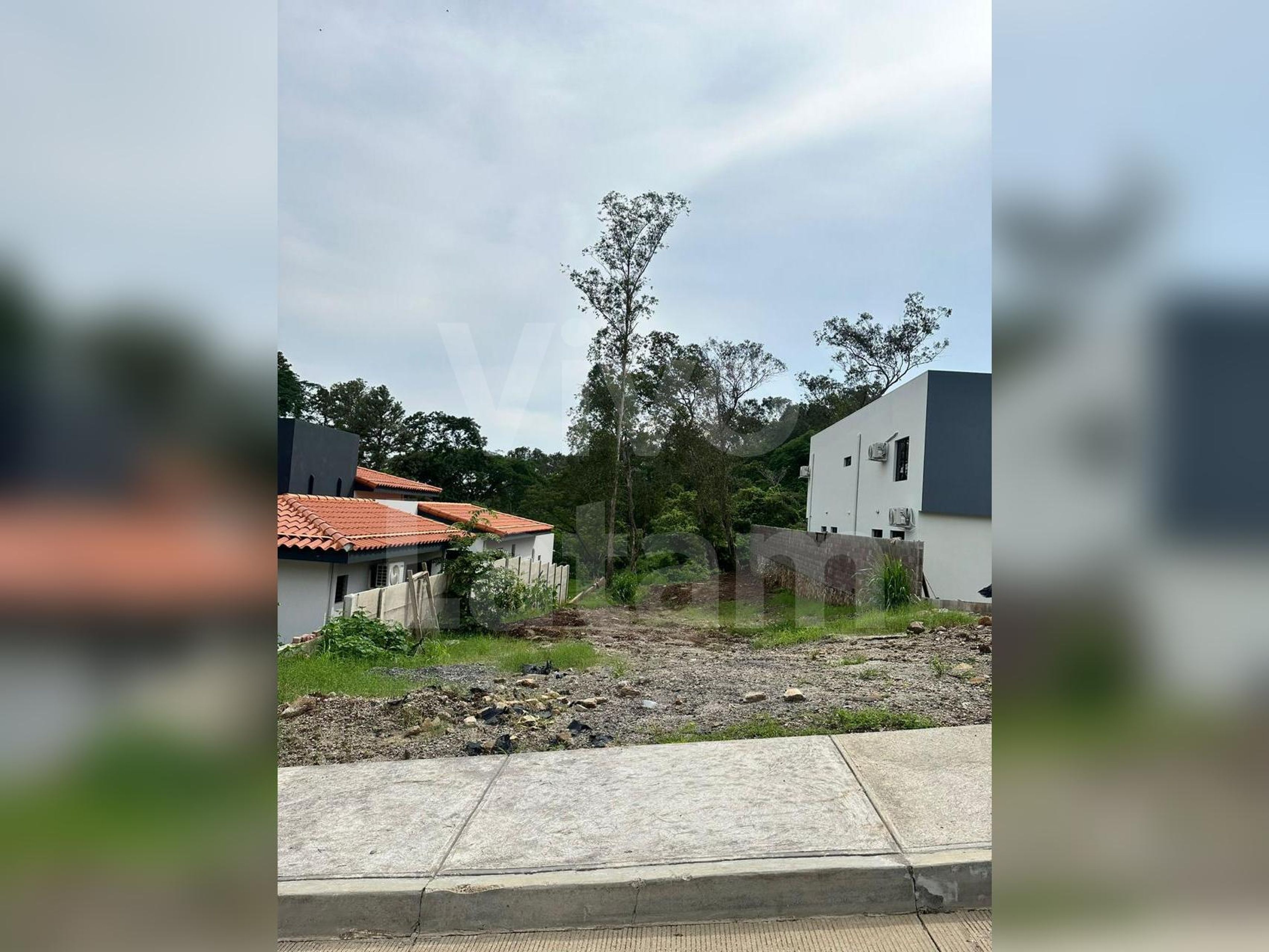 Lot for sale in Zaragoza