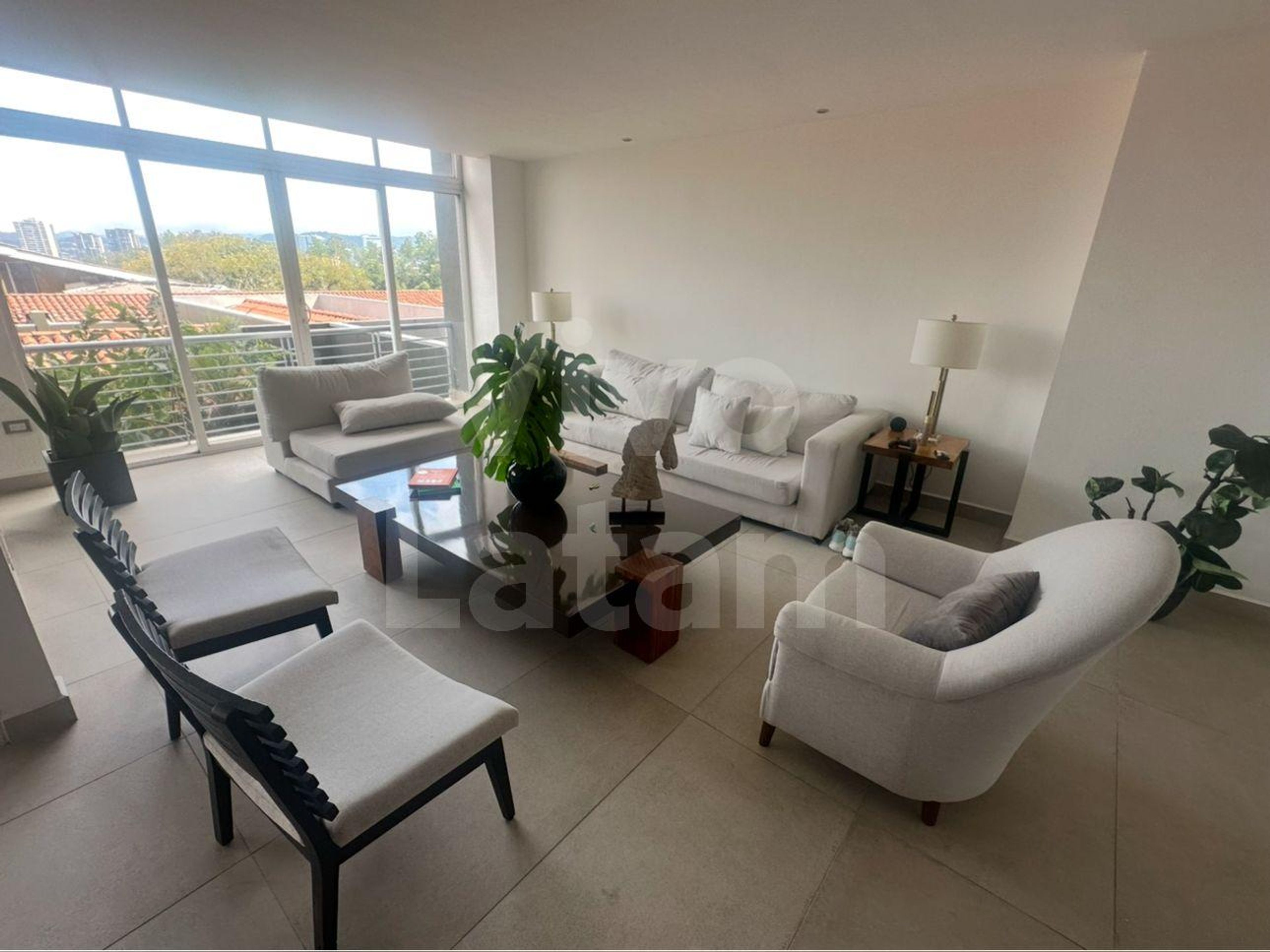 Apartamento en alquiler en Colonia Escalón