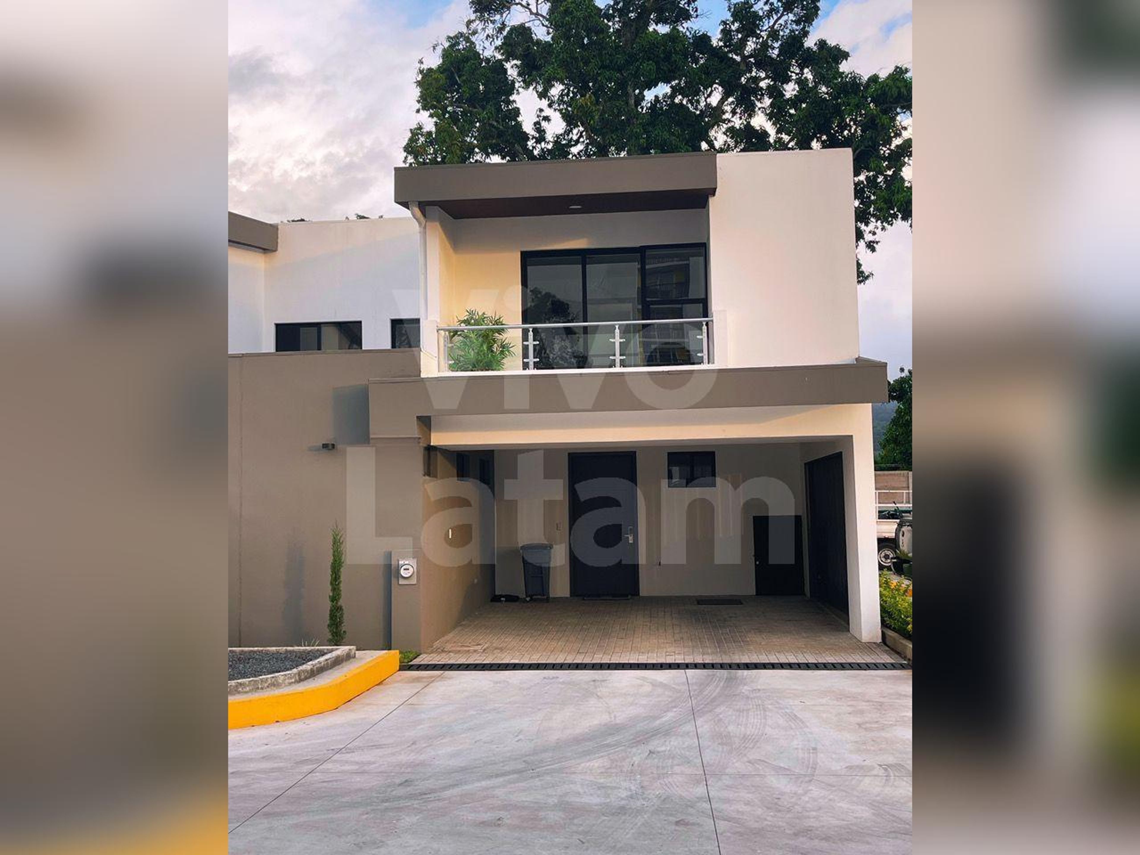Casa familiar en venta en Santa Tecla