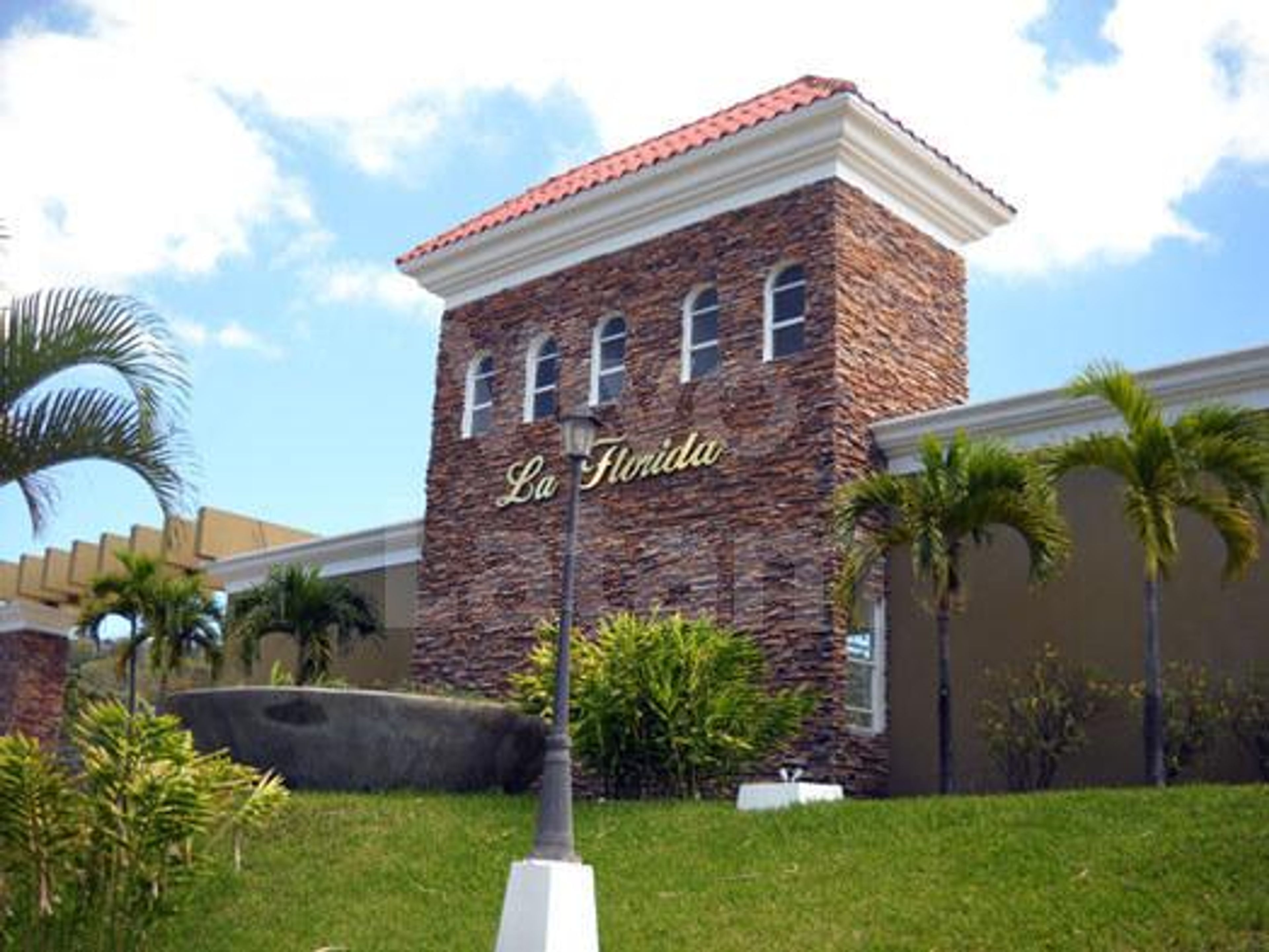 Casa en alquiler en Residencial La Florida