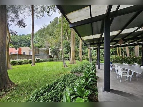 Commercial building for rent in Santa Elena