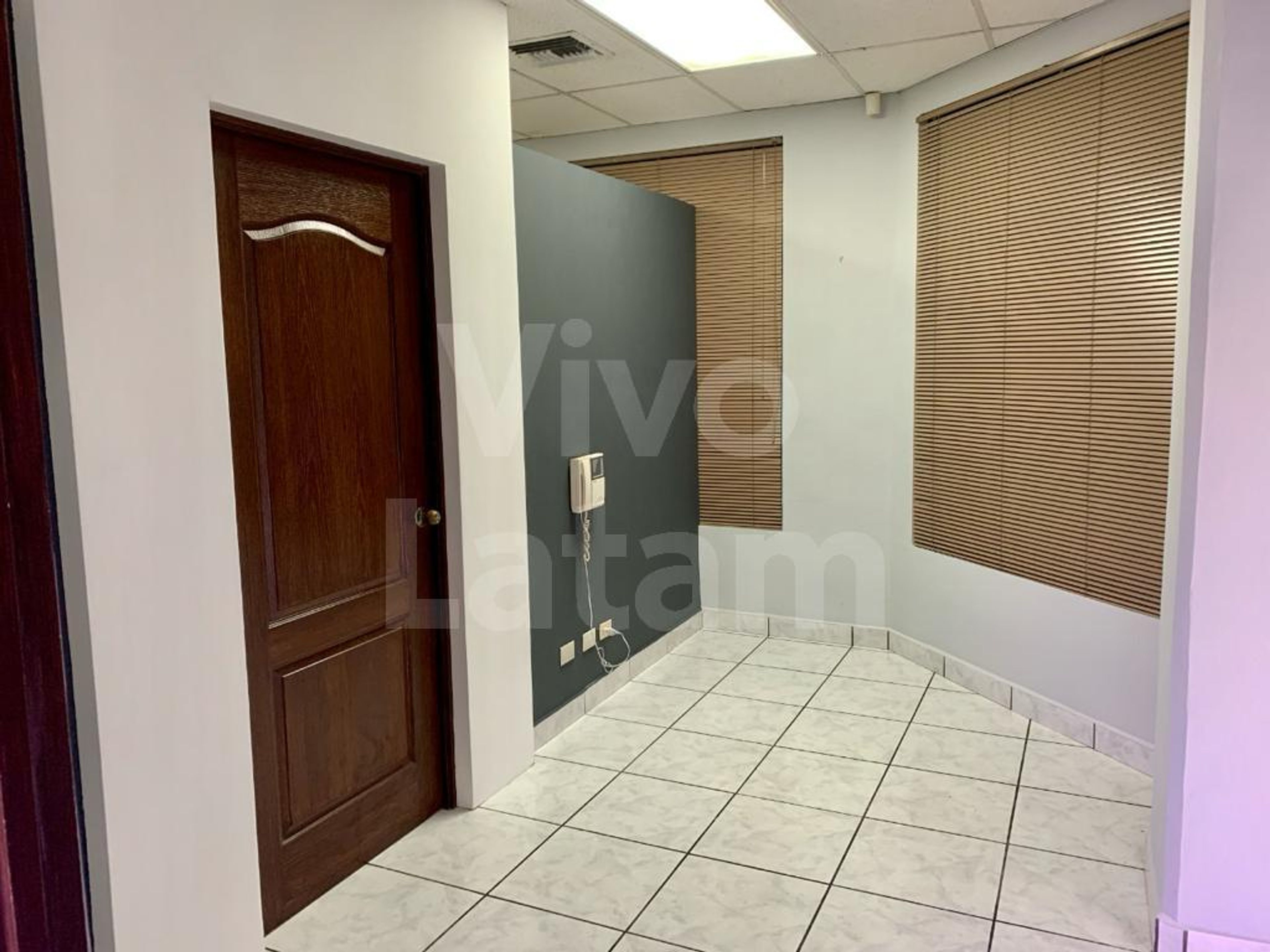 Retail property for rent in Santa Elena
