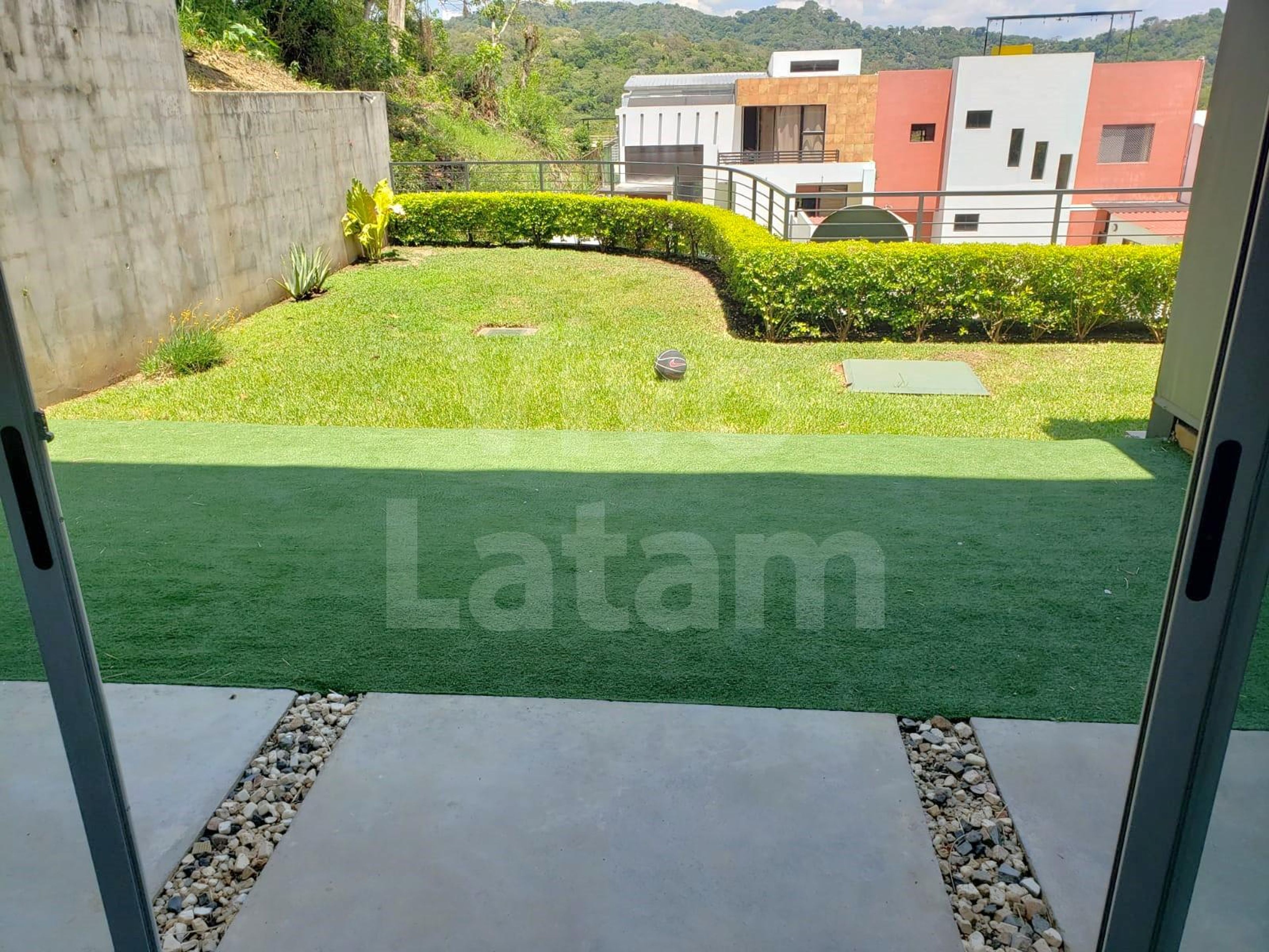 Casa familiar en alquiler en Residencial La Florida