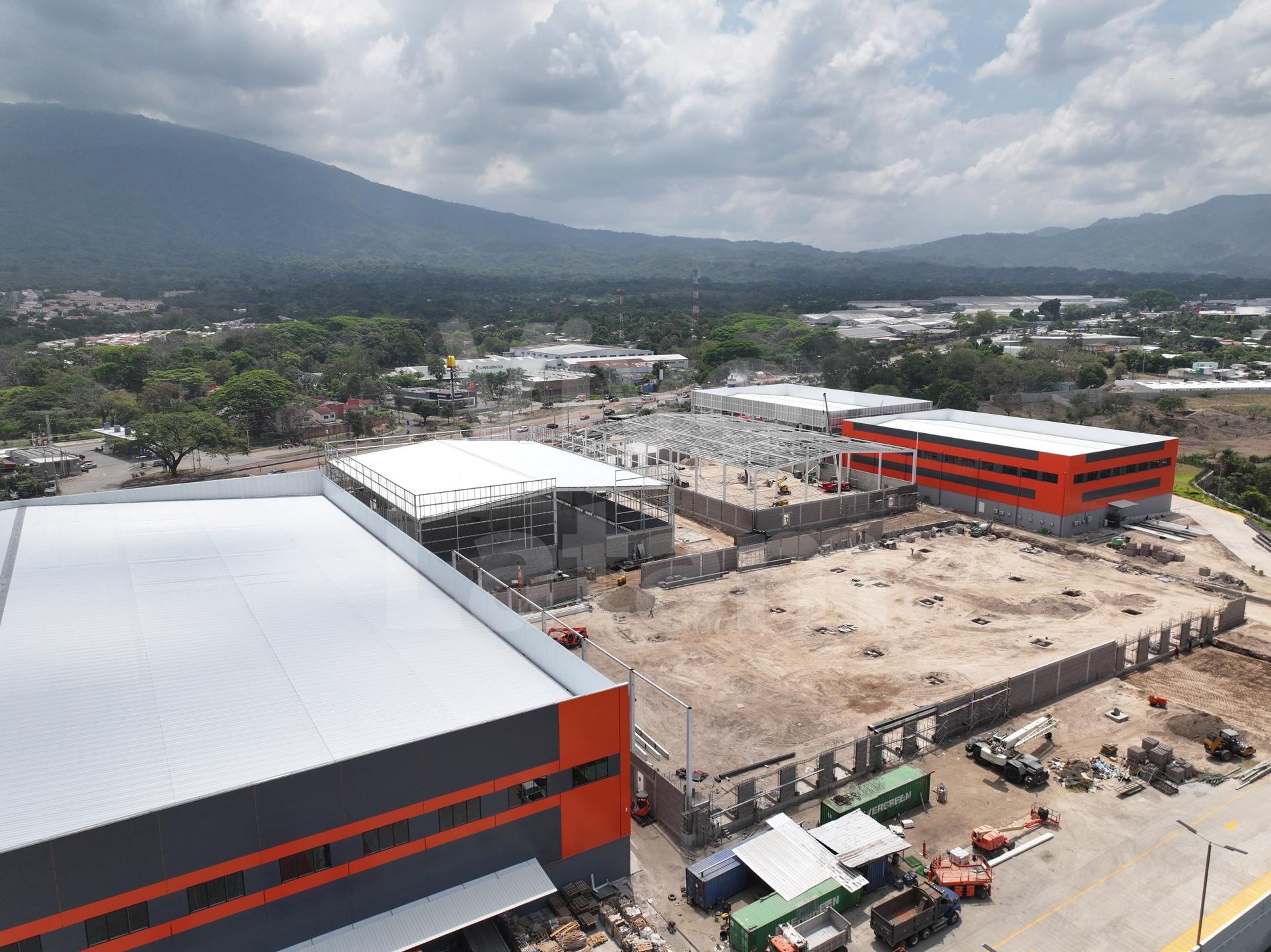 Warehouse for rent in Colón