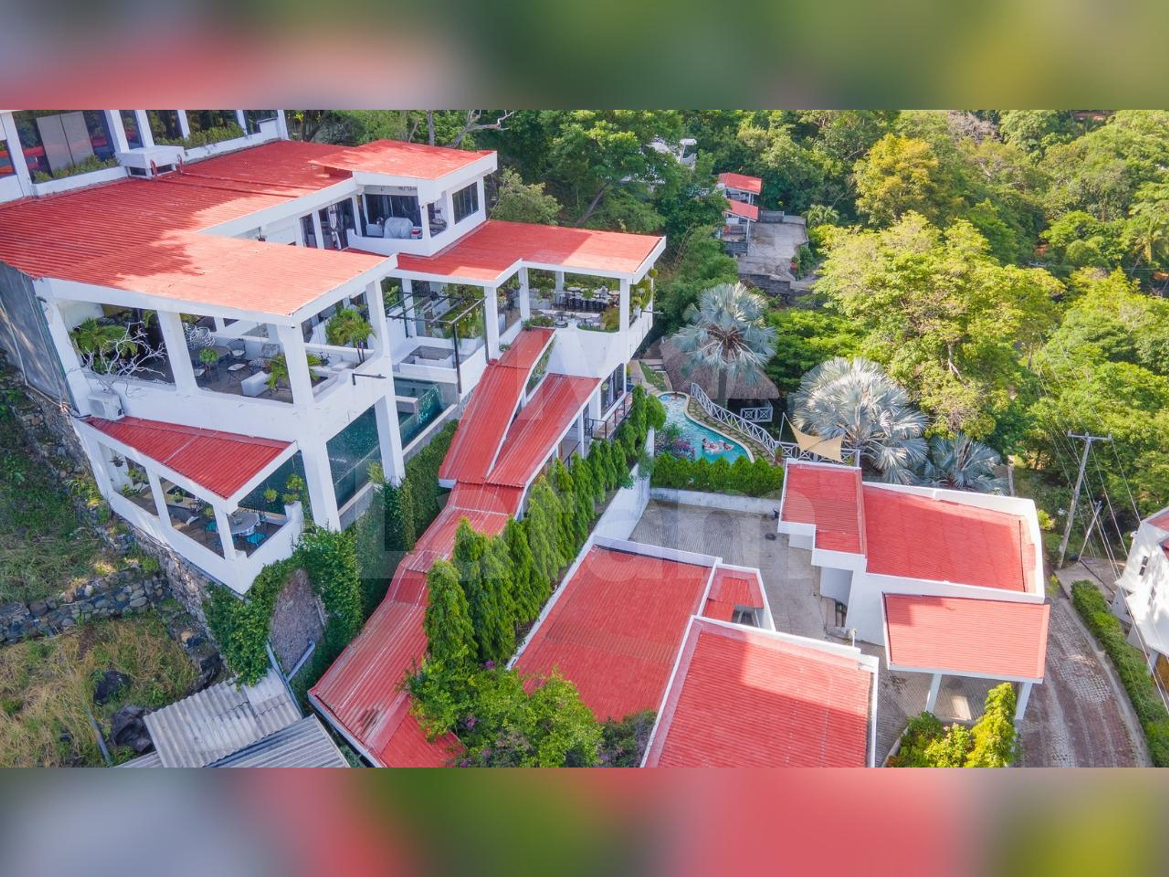 Beach home for sale in Tamanique