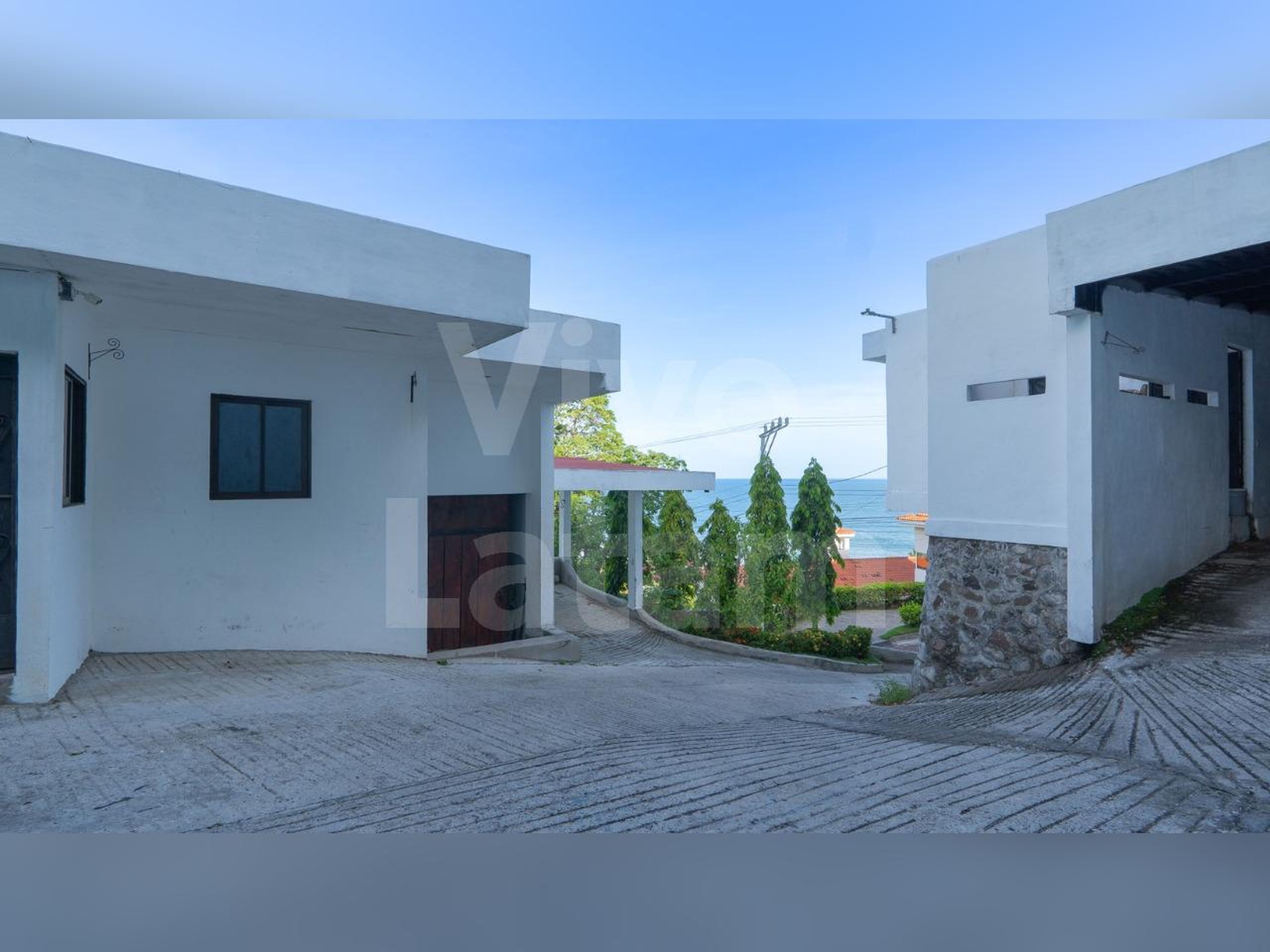 Beach home for sale in Tamanique