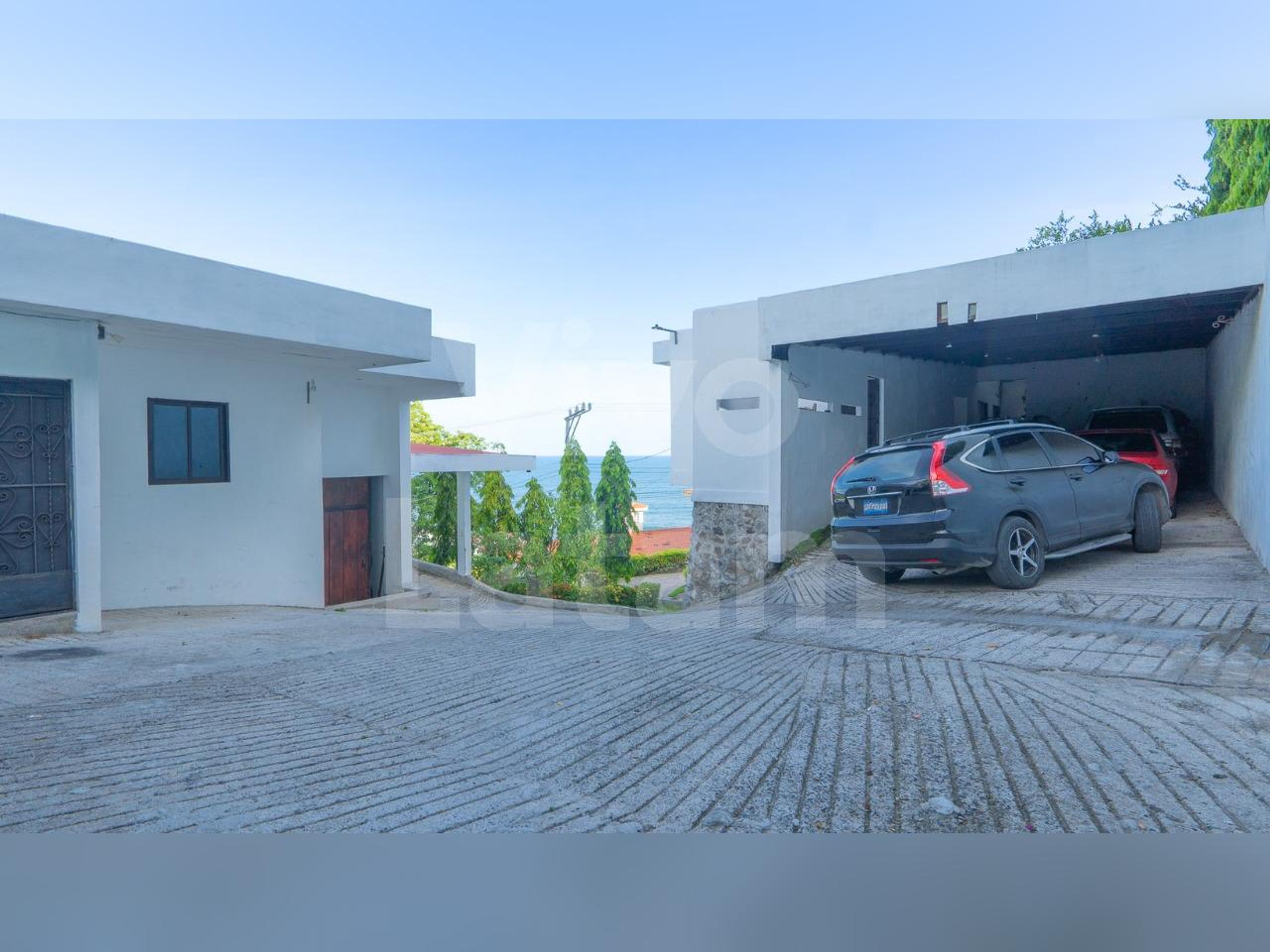 Beach home for sale in Tamanique