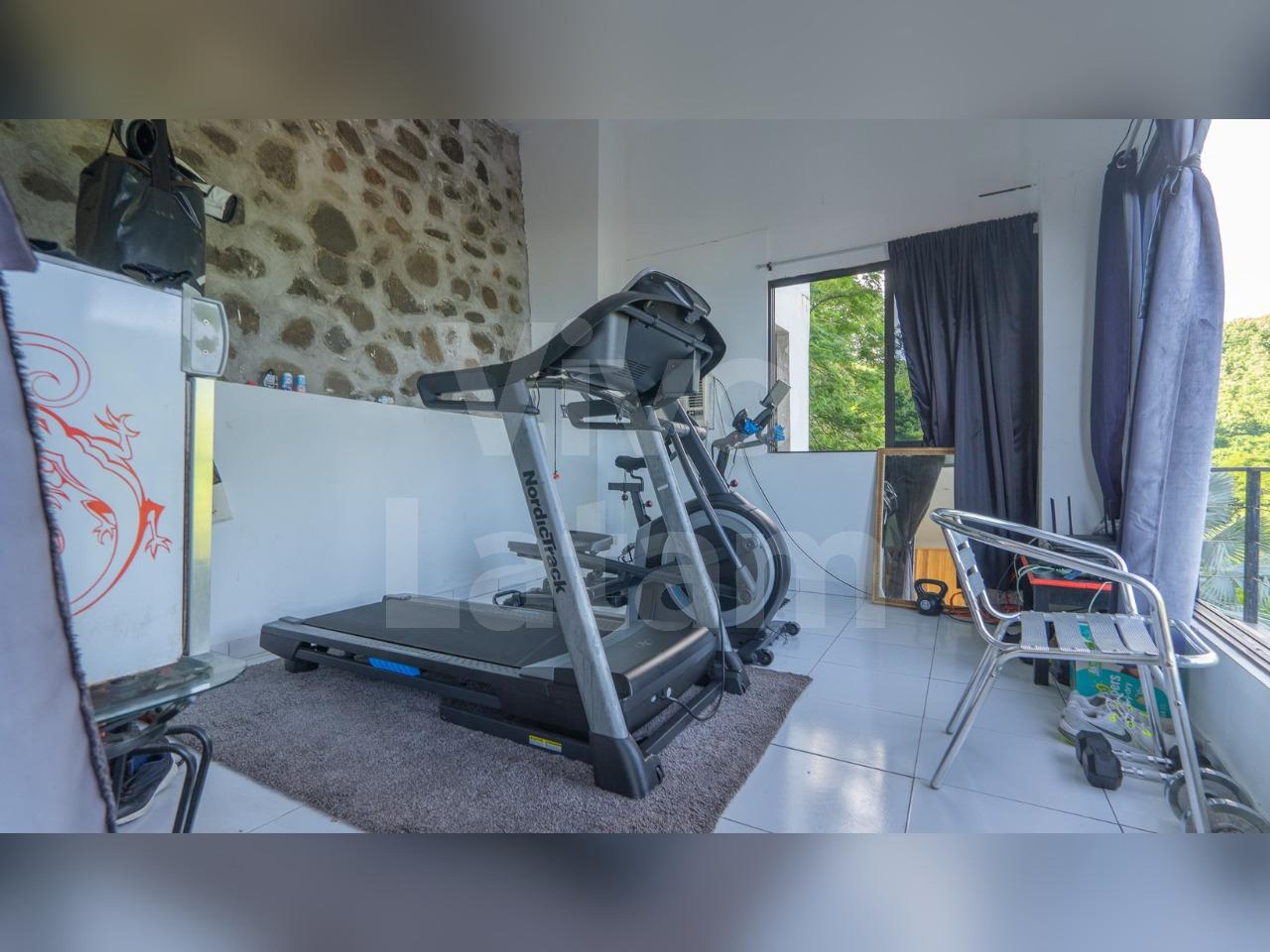 Beach home for sale in Tamanique