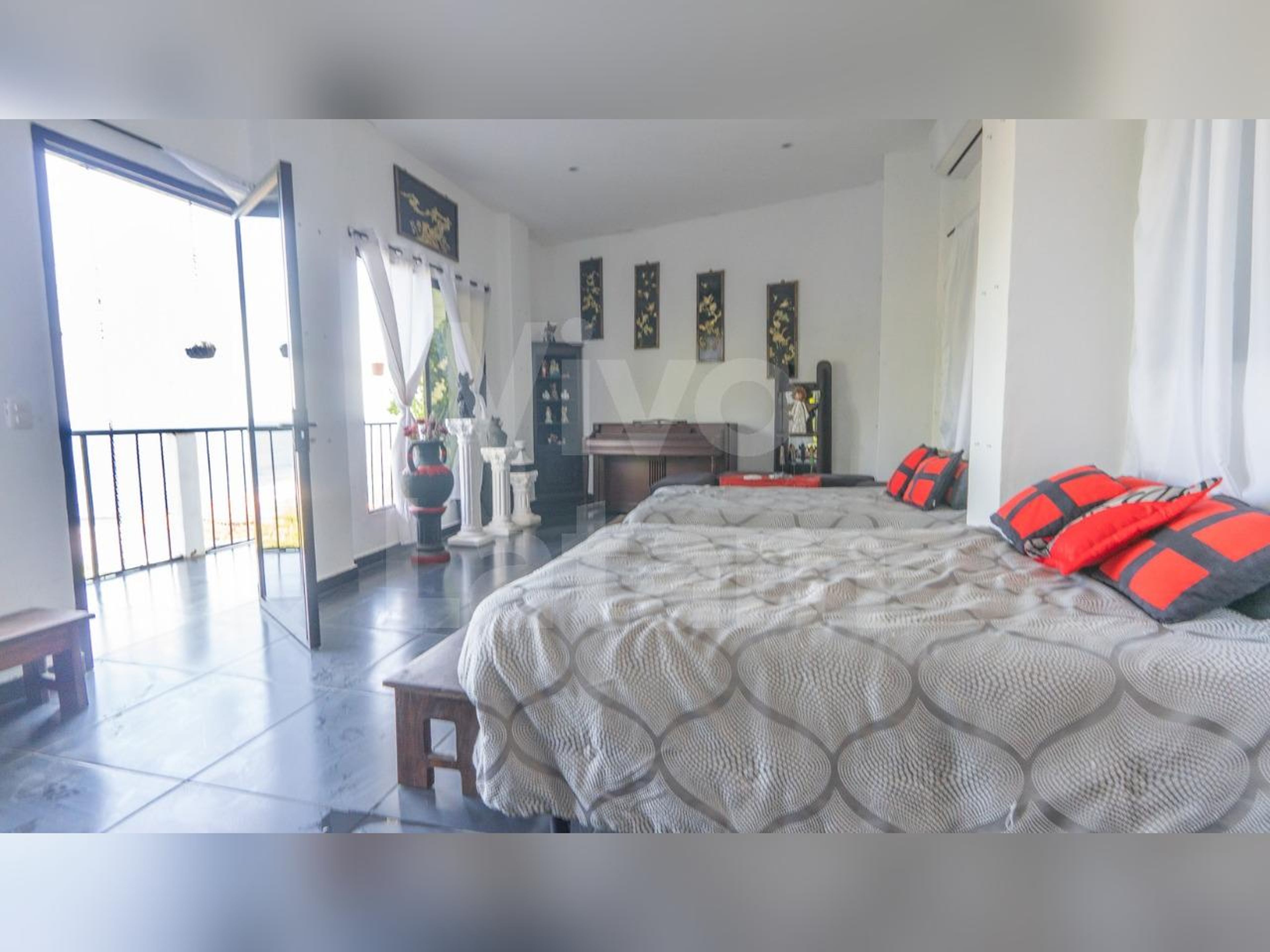 Beach home for sale in Tamanique