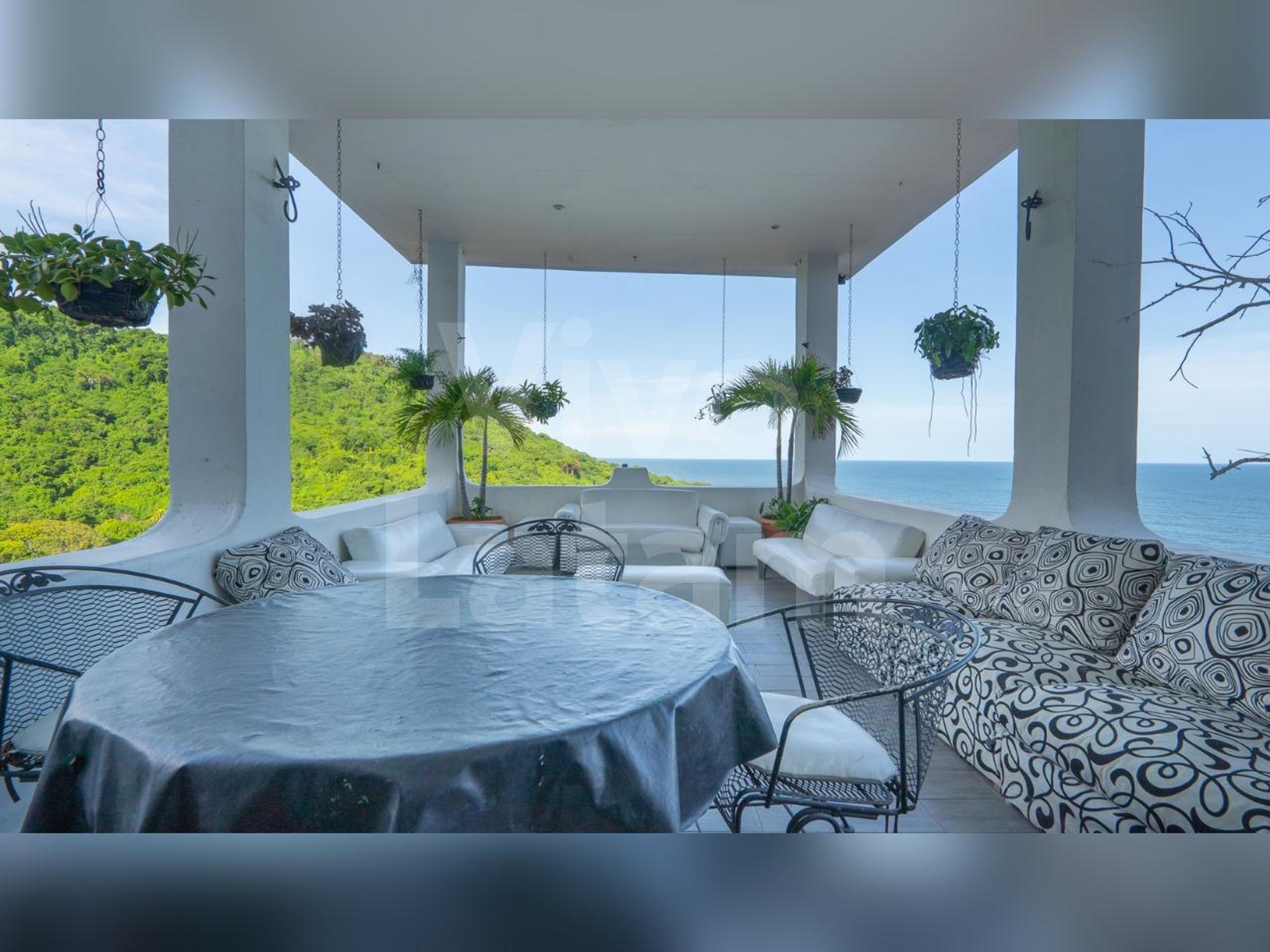 Beach home for sale in Tamanique