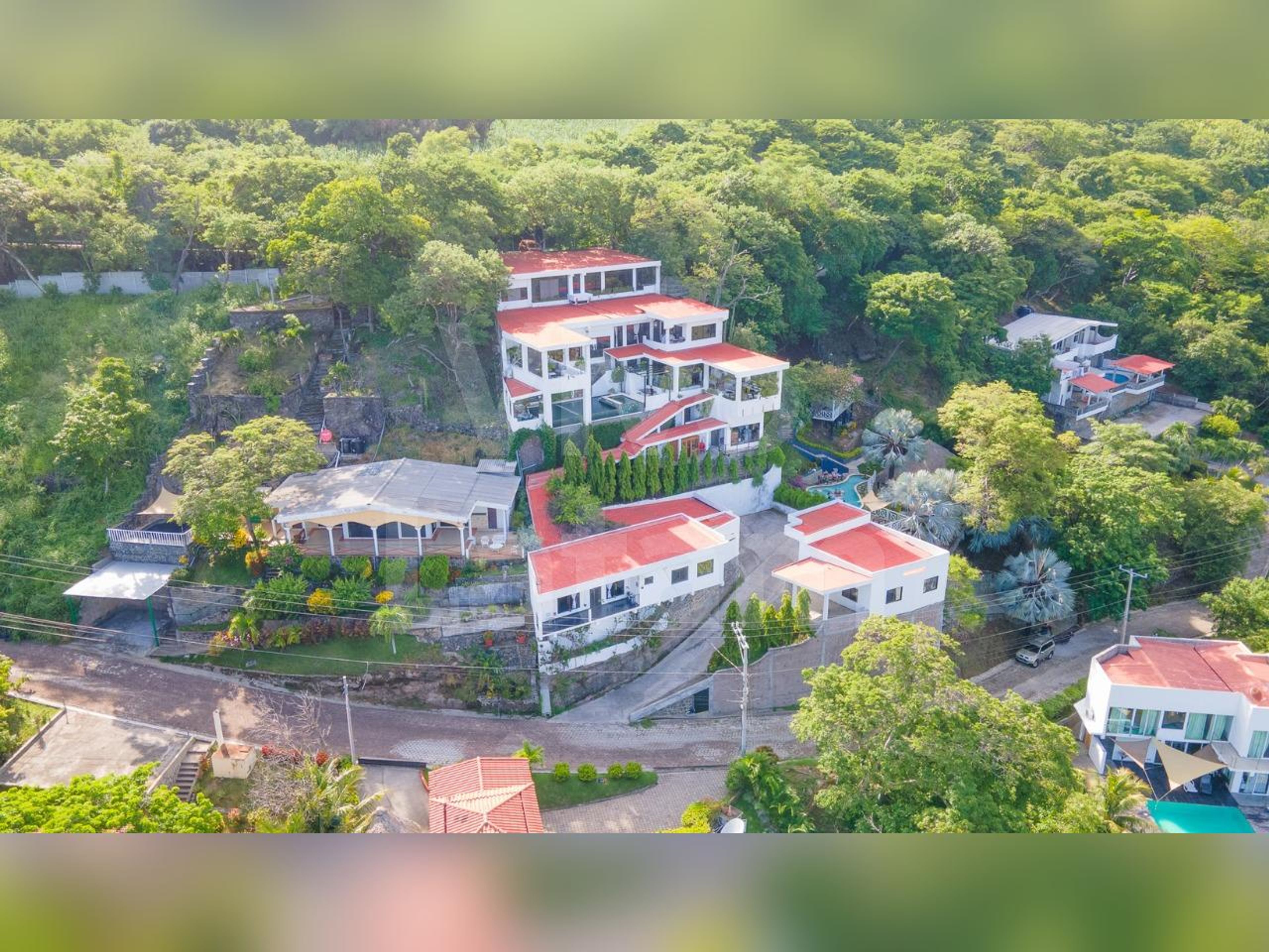 Beach home for sale in Tamanique