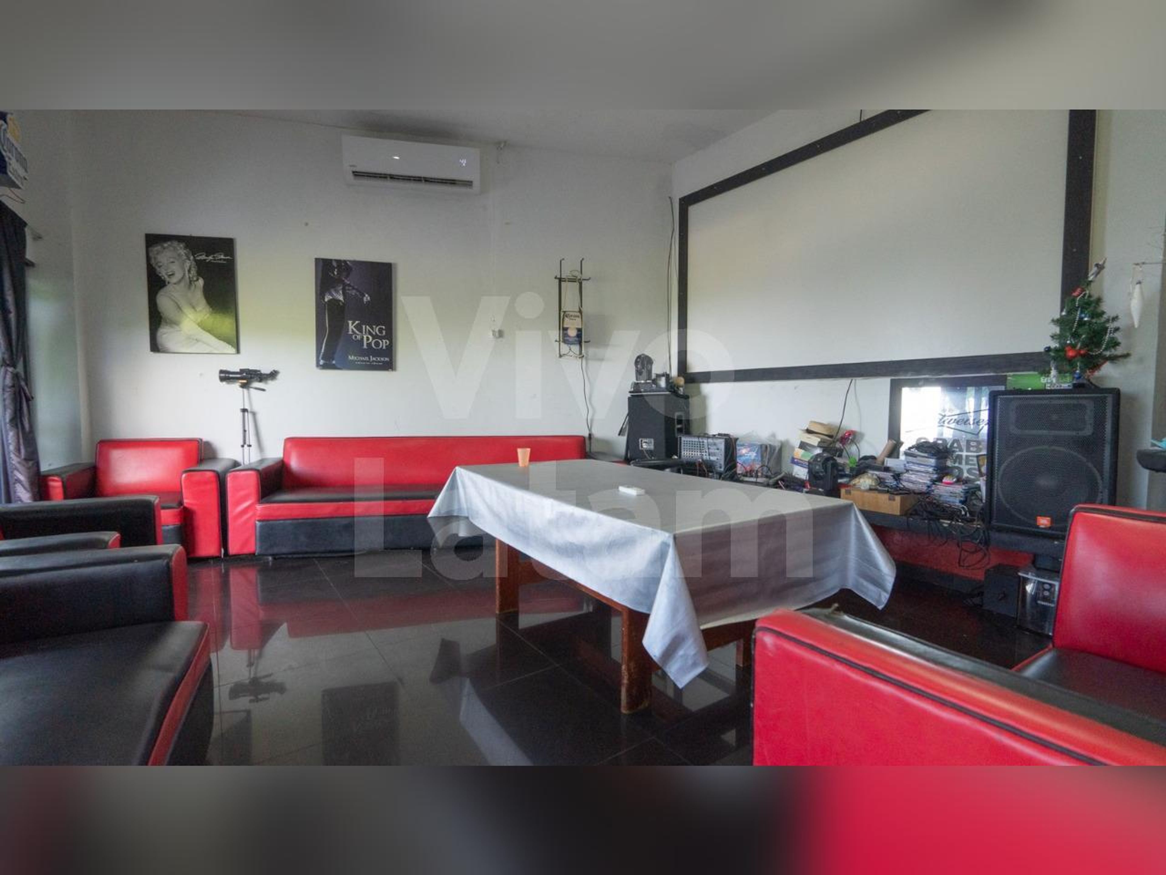 Beach home for sale in Tamanique