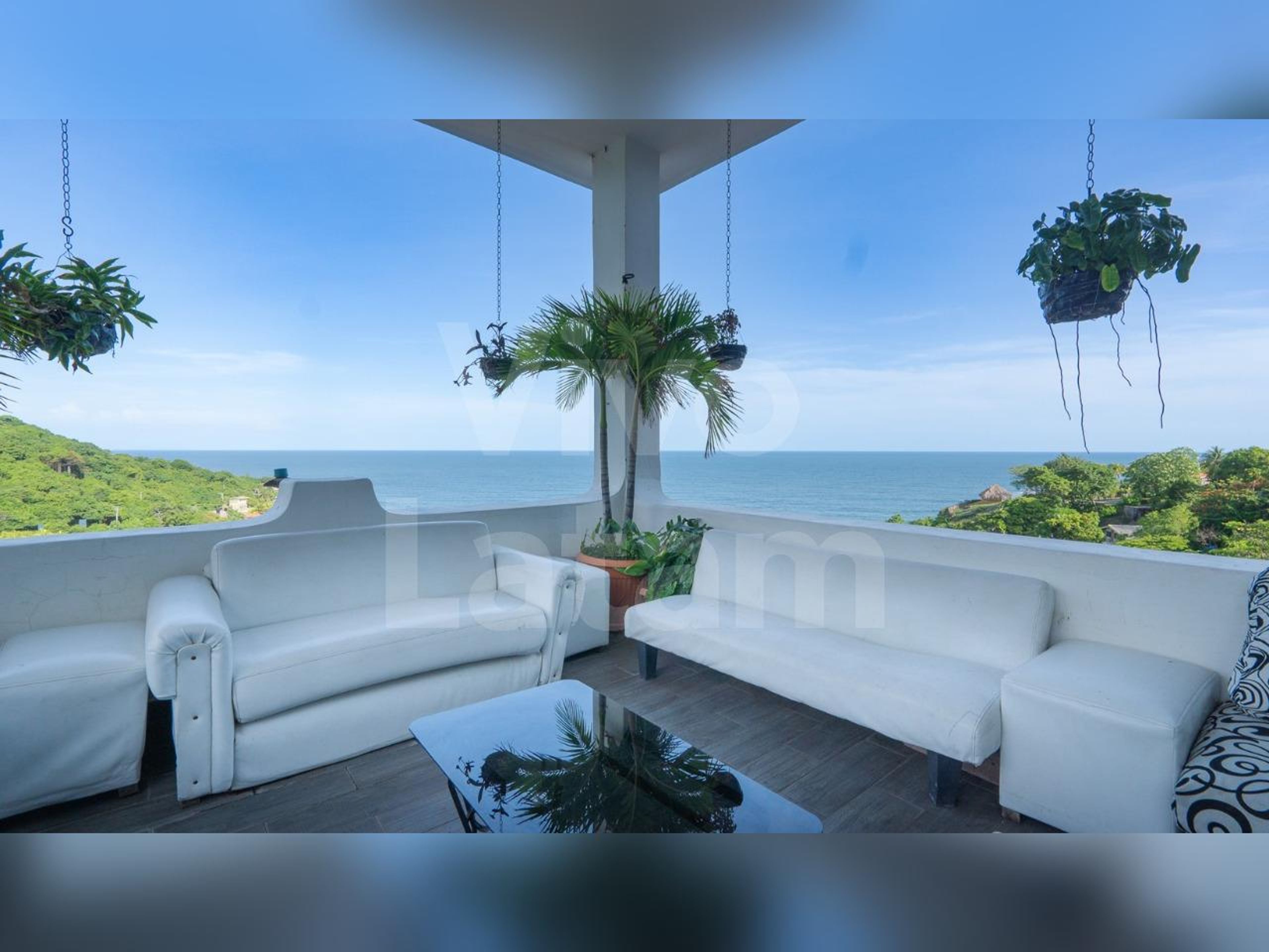 Beach home for sale in Tamanique