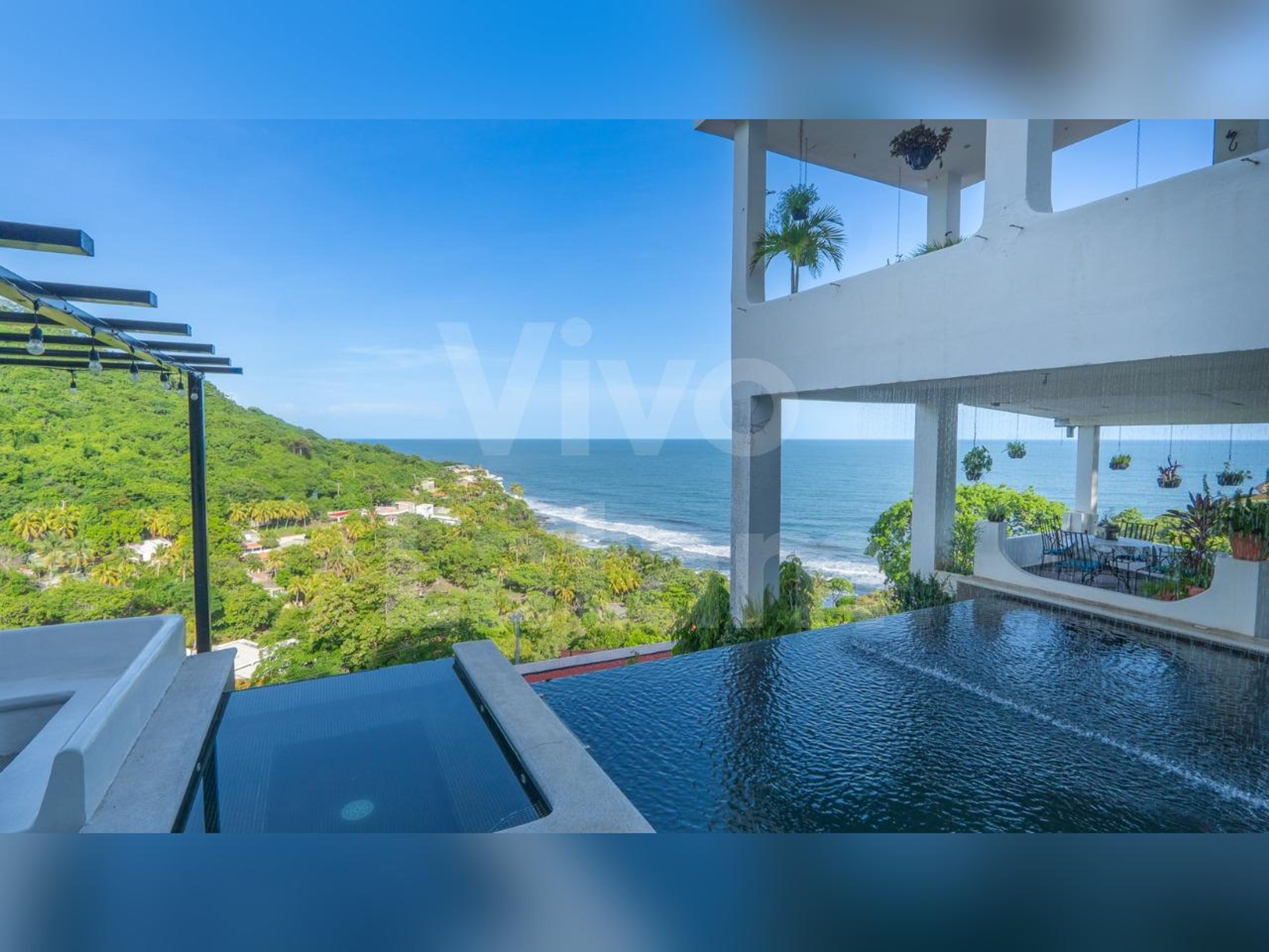 Beach home for sale in Tamanique