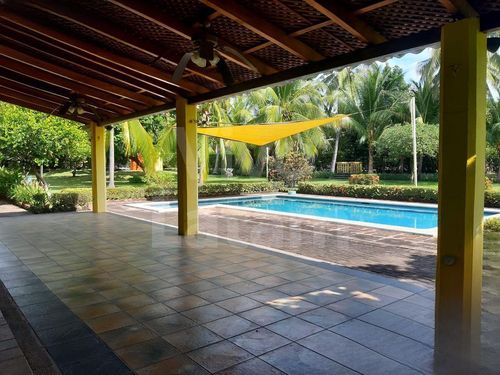 Casa en venta en Acajutla