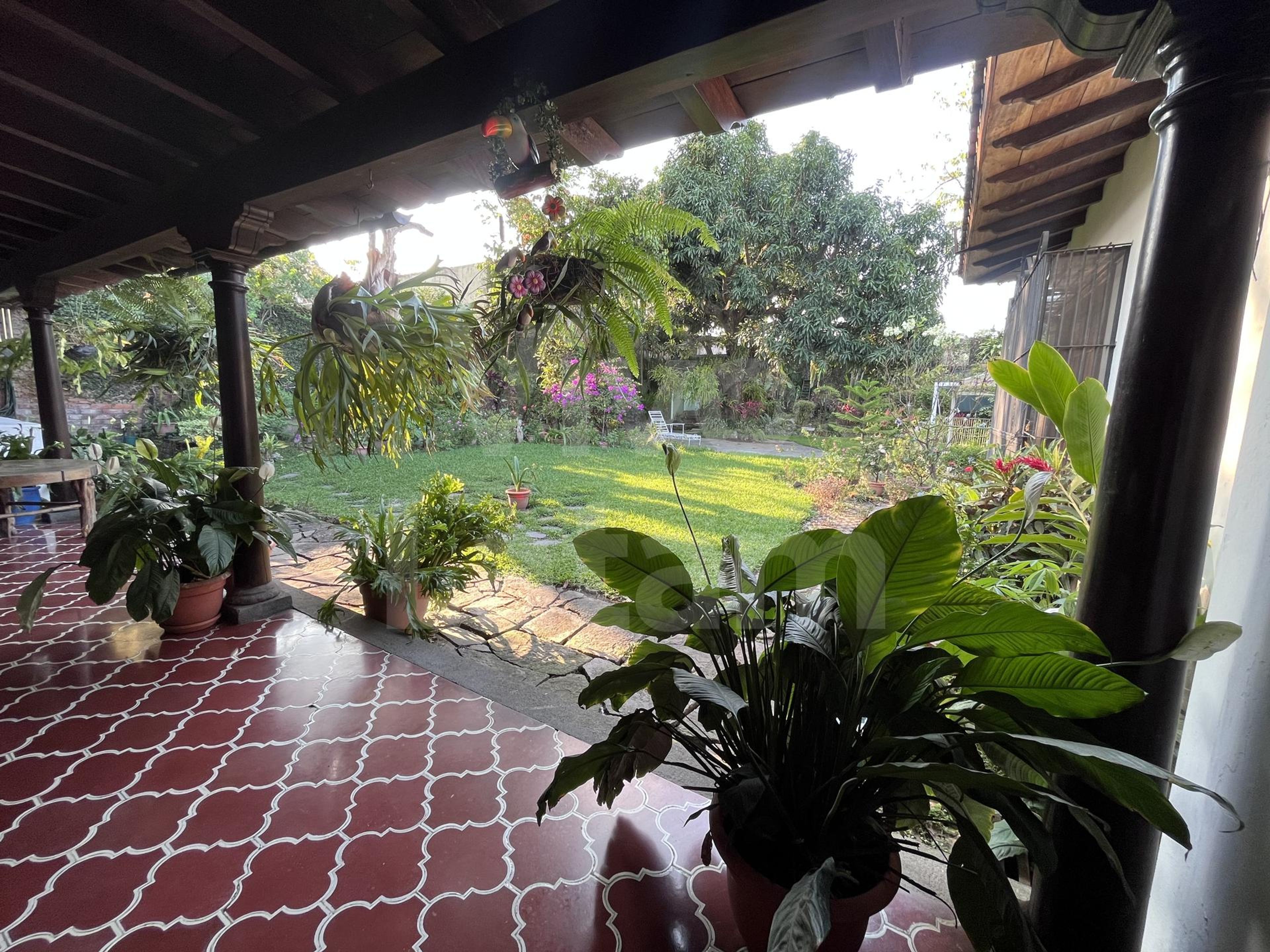 Casa en alquiler en Colonia La Mascota