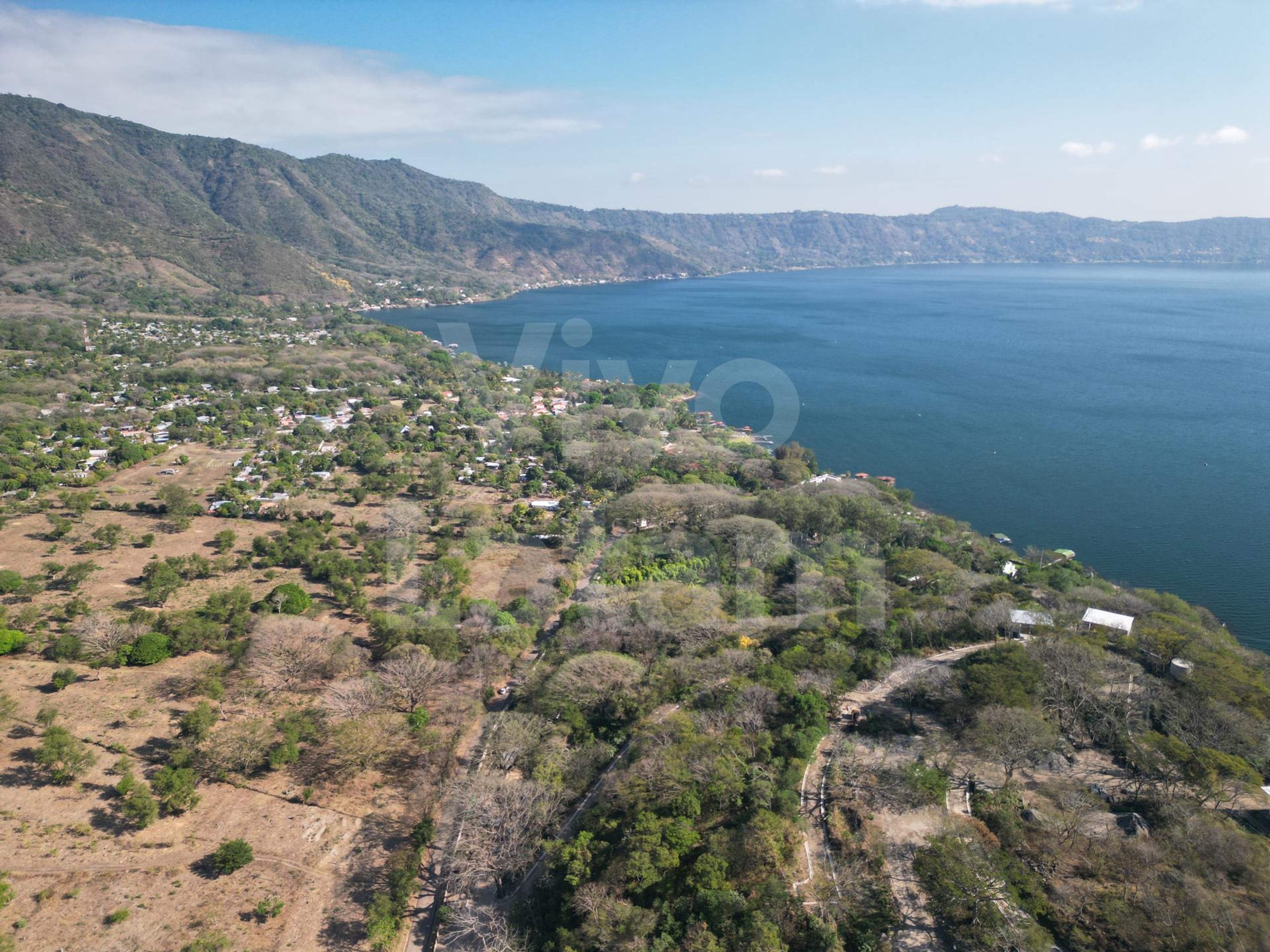 Lot for sale in Lake Coatepeque