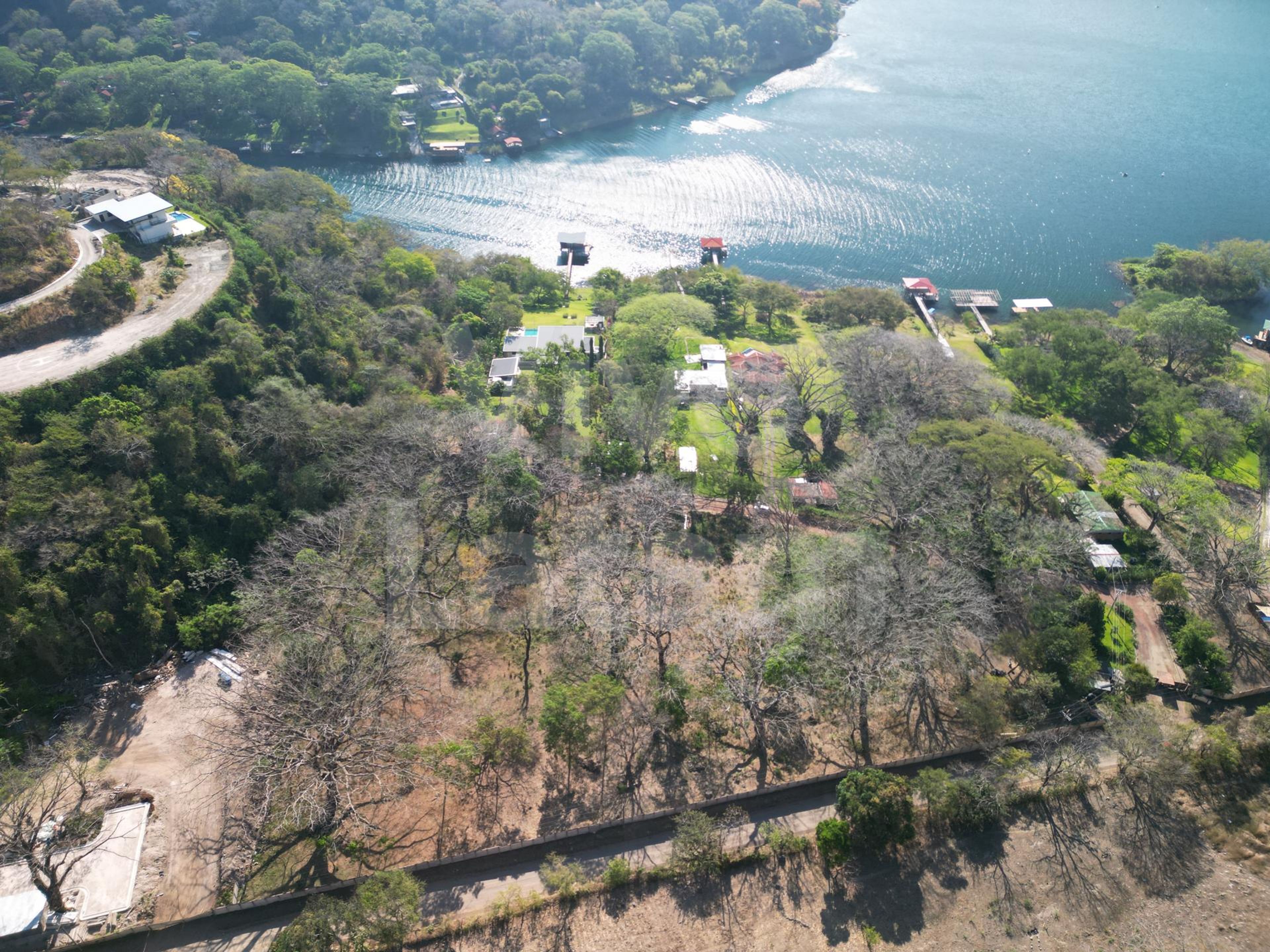 Lot for sale in Lake Coatepeque