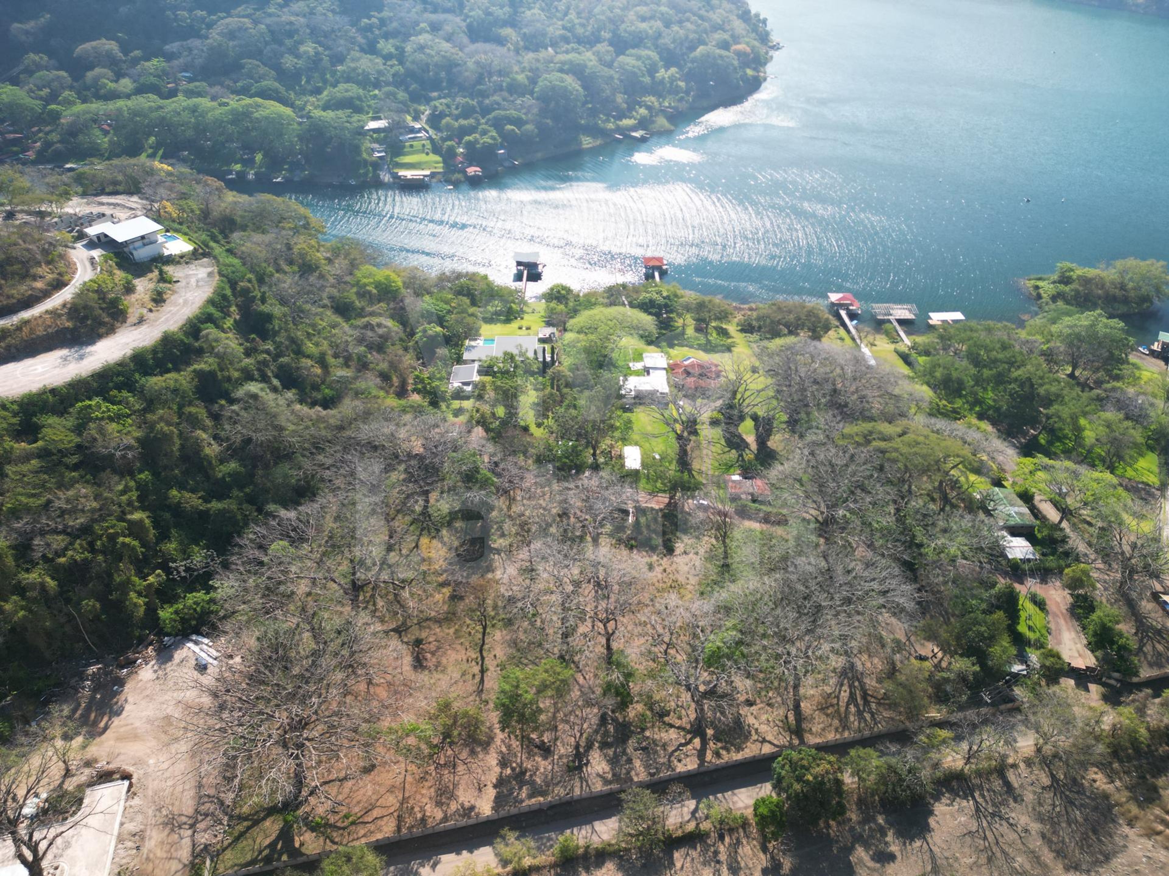 Lot for sale in Lake Coatepeque