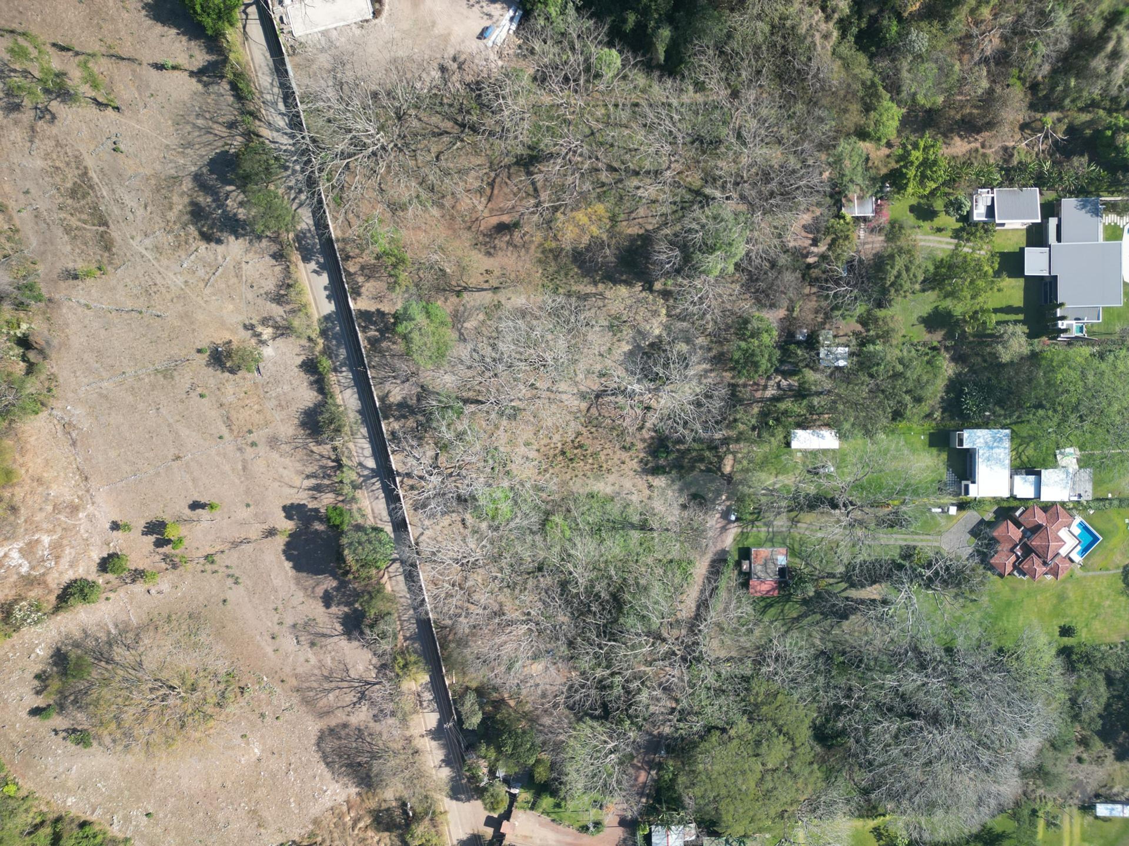 Lot for sale in Lake Coatepeque