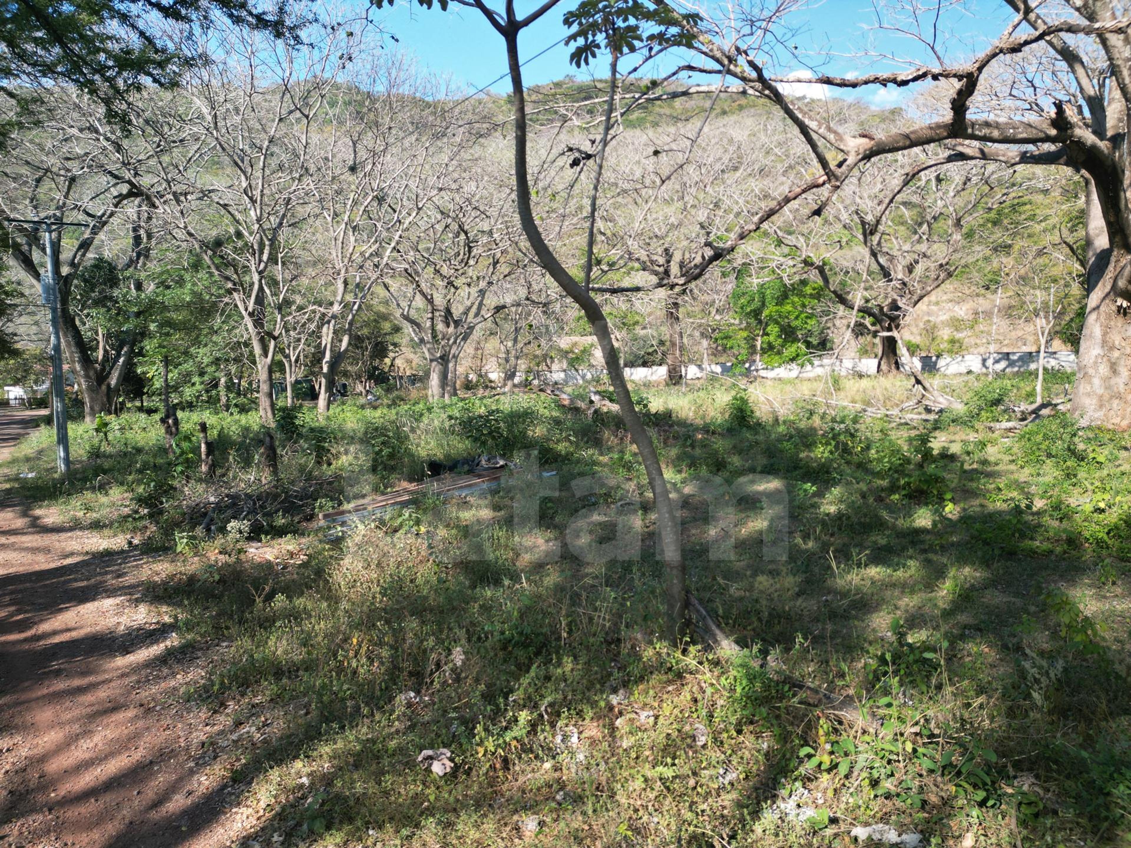 Lot for sale in Lake Coatepeque