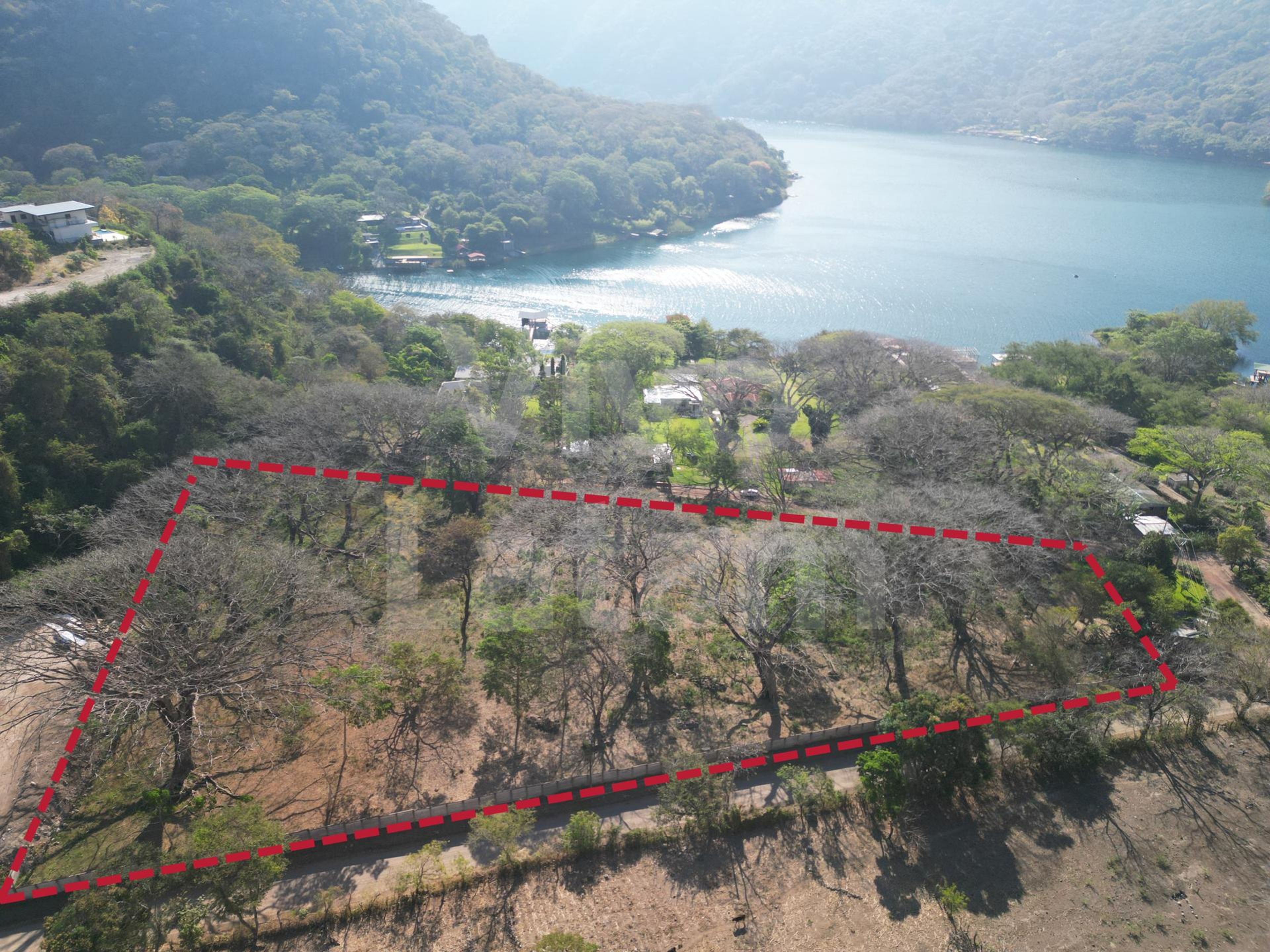 Lot for sale in Lake Coatepeque