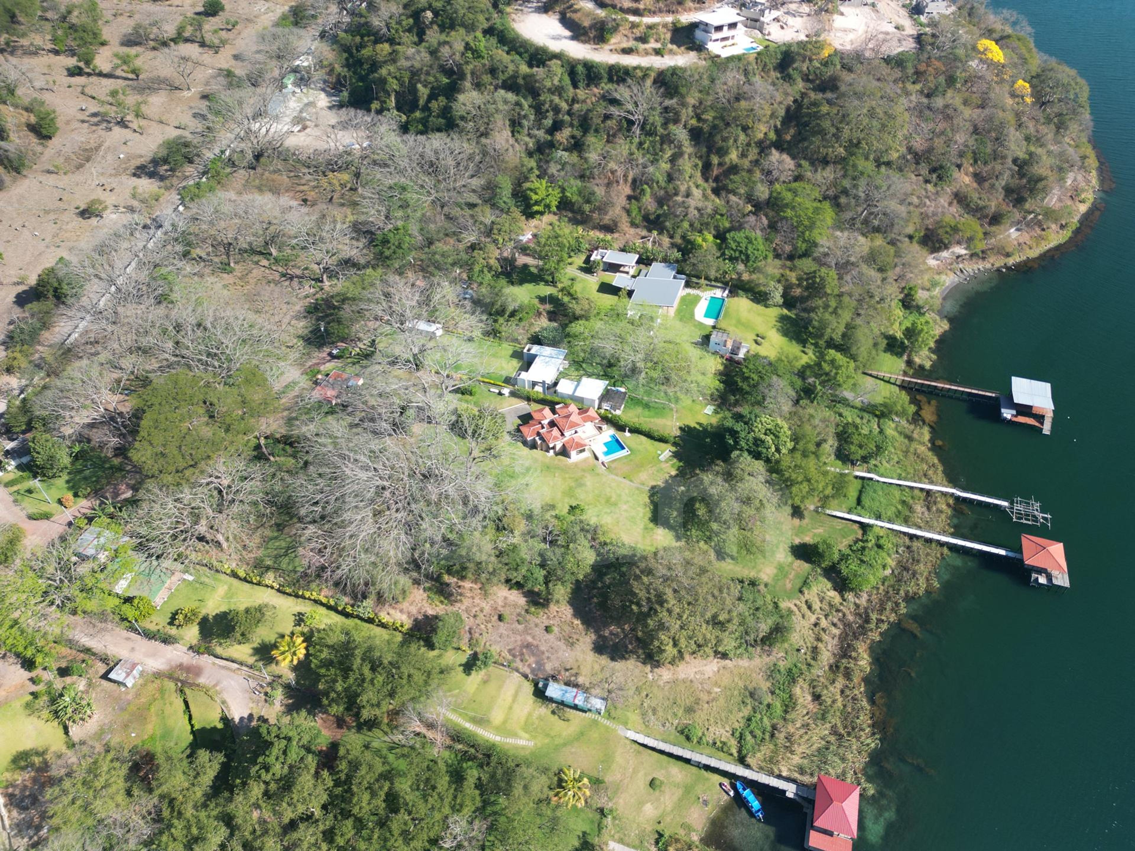 Lot for sale in Lake Coatepeque