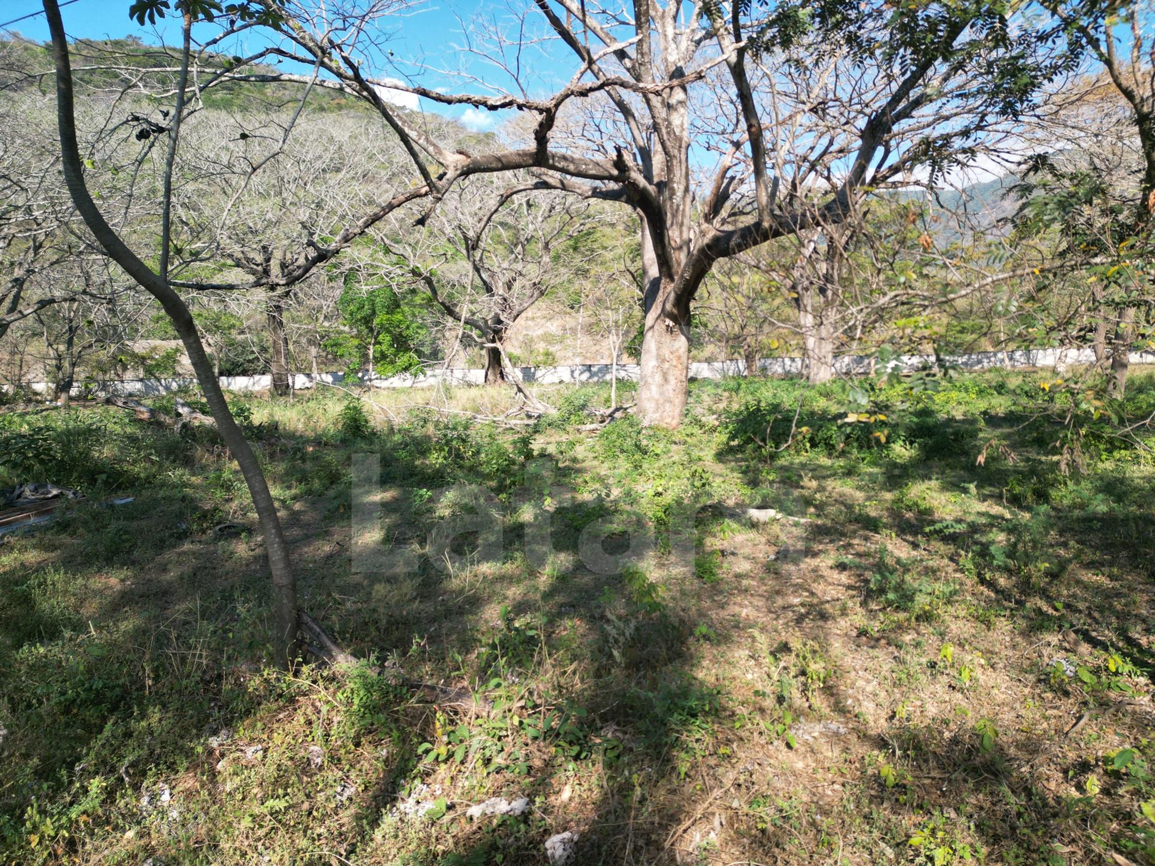 Lot for sale in Lake Coatepeque