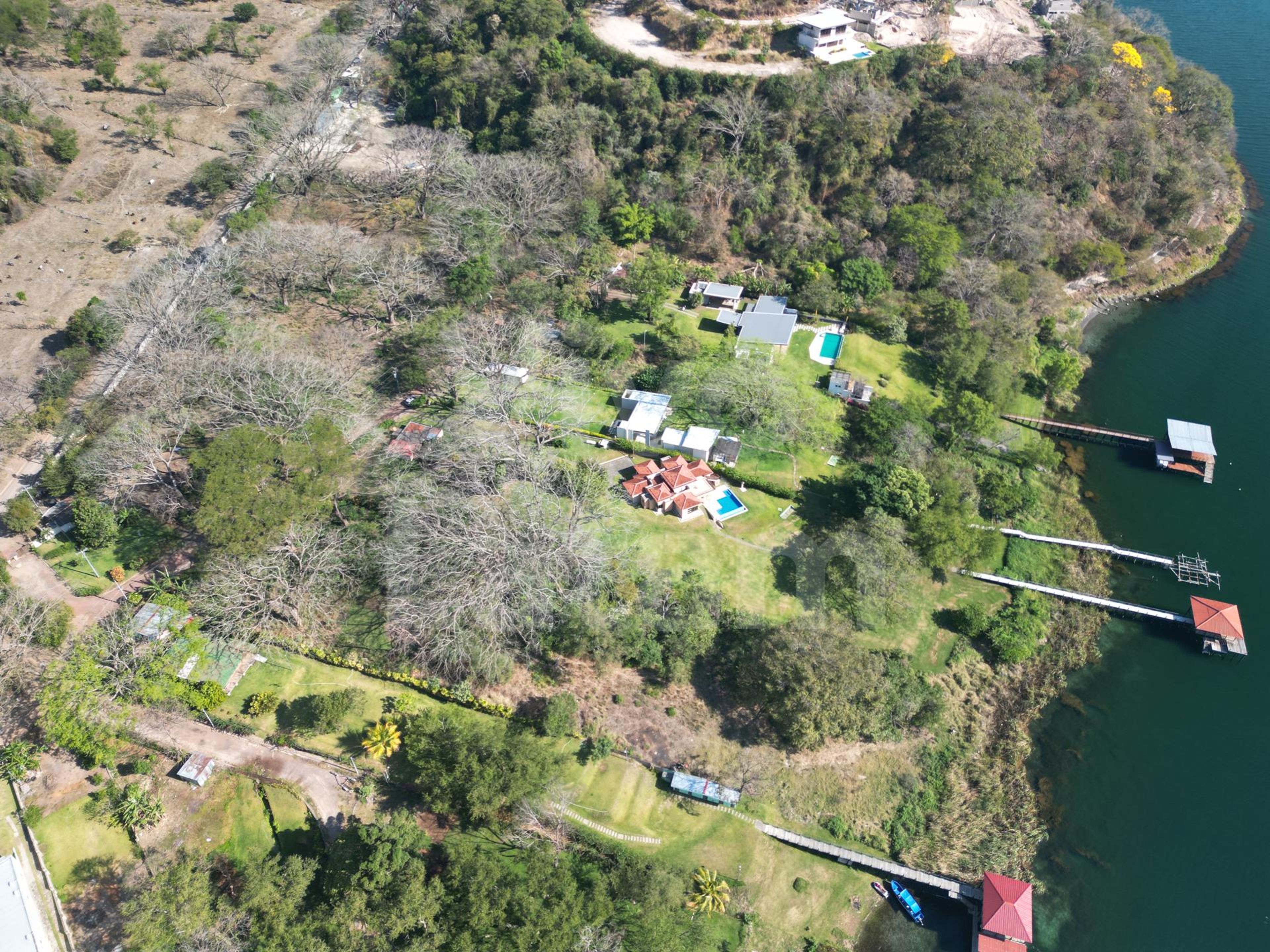 Lot for sale in Lake Coatepeque